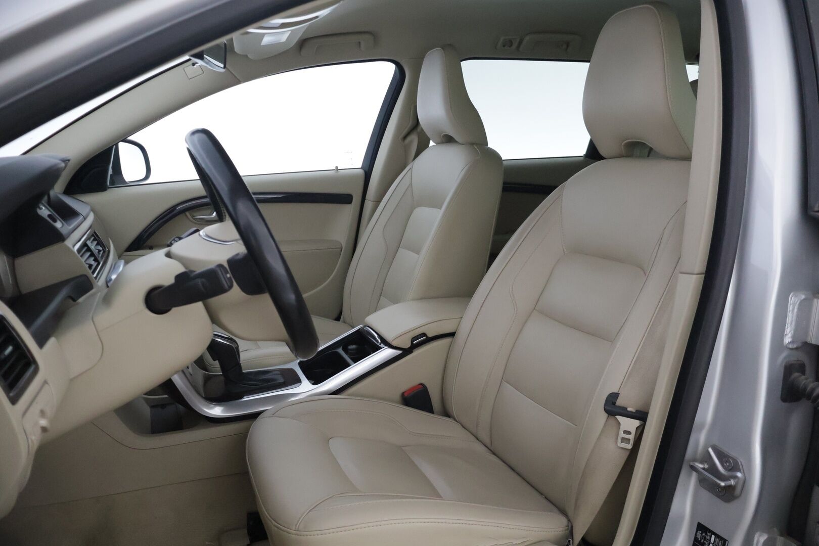 Volvo V70 2014 D4 AWD Momentum Edition aut. - | Vakionopeudensäädin | Webasto | Vetokoukku | Sähkösäätöinen kuljettajan istuin muistilla | Nahkapenkit | Lämmitetty ratti | Jakopää tehty 290tkm kohdalla! |