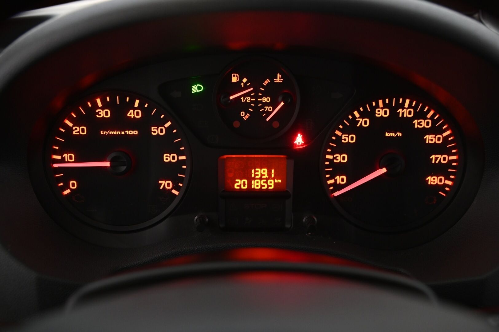 Toyota Proace 2016 L2H1 2,0 D 128 Active 5-ovinen *Webasto / Koukku / Vakkari / 2x hyvät renkaat* - Suomiauto / ei adblueta / Läpijuostava