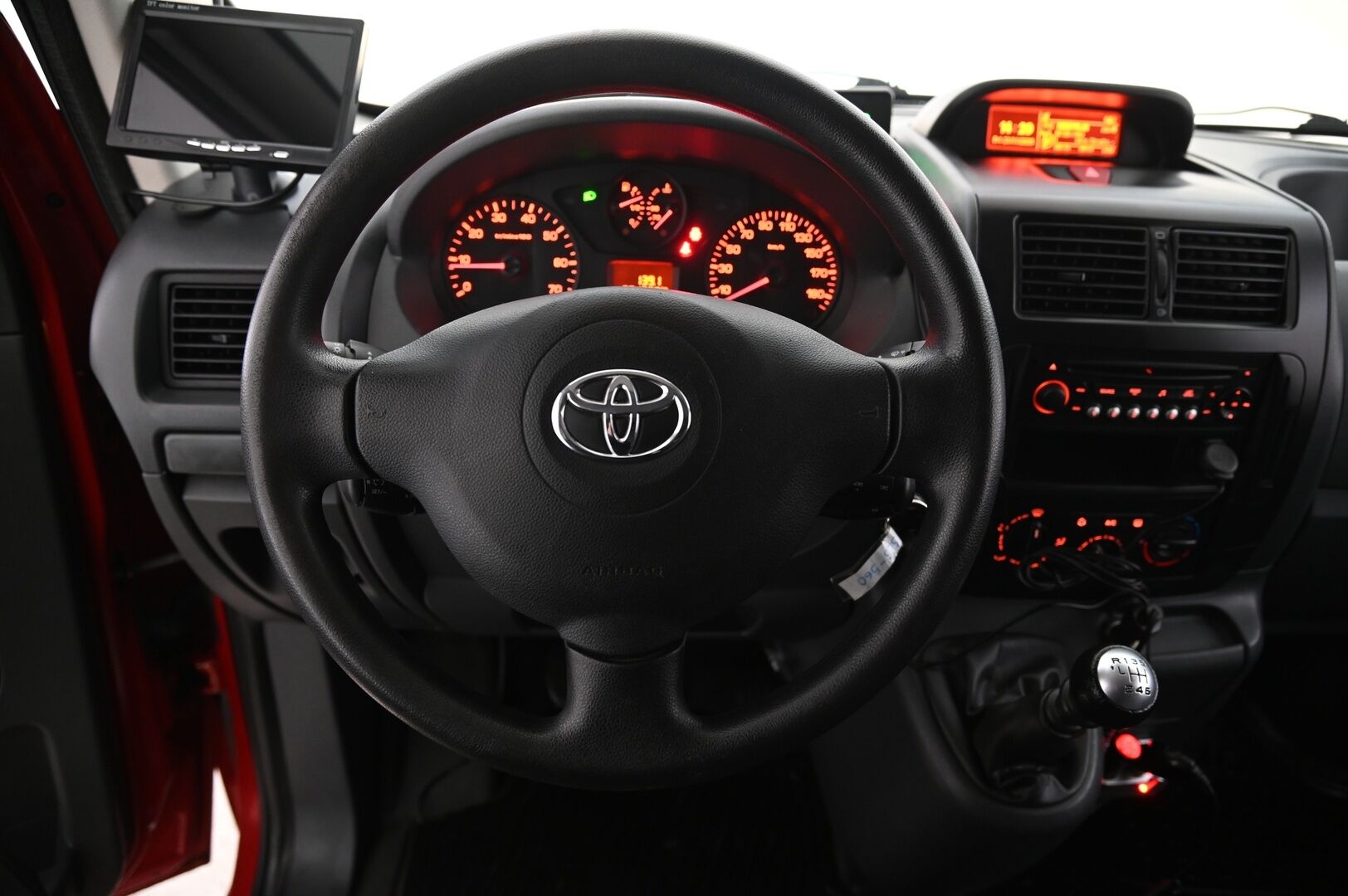 Toyota Proace 2016 L2H1 2,0 D 128 Active 5-ovinen *Webasto / Koukku / Kamera / Vakkari / 2x hyvät renkaat* - Suomiauto / ei adblueta / Läpijuostava - HULLU BLACKWEEK KORKOTARJOUS 2,49%