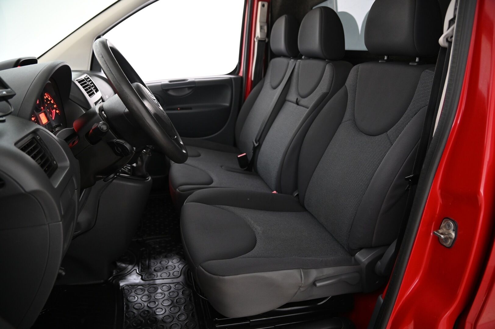 Toyota Proace 2016 L2H1 2,0 D 128 Active 5-ovinen *Webasto / Koukku / Kamera / Vakkari / 2x hyvät renkaat* - Suomiauto / ei adblueta / Läpijuostava - HULLU BLACKWEEK KORKOTARJOUS 2,49%