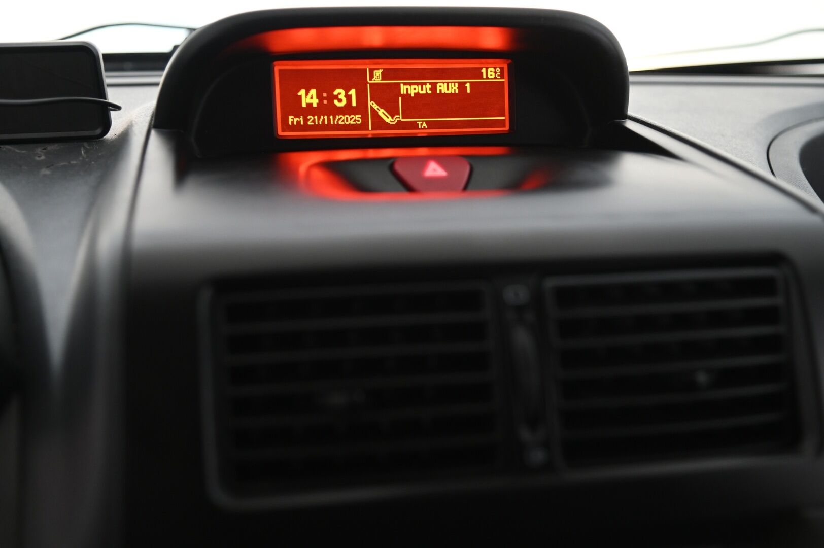 Toyota Proace 2016 L2H1 2,0 D 128 Active 5-ovinen *Webasto / Koukku / Vakkari / 2x hyvät renkaat* - Suomiauto / ei adblueta / Läpijuostava