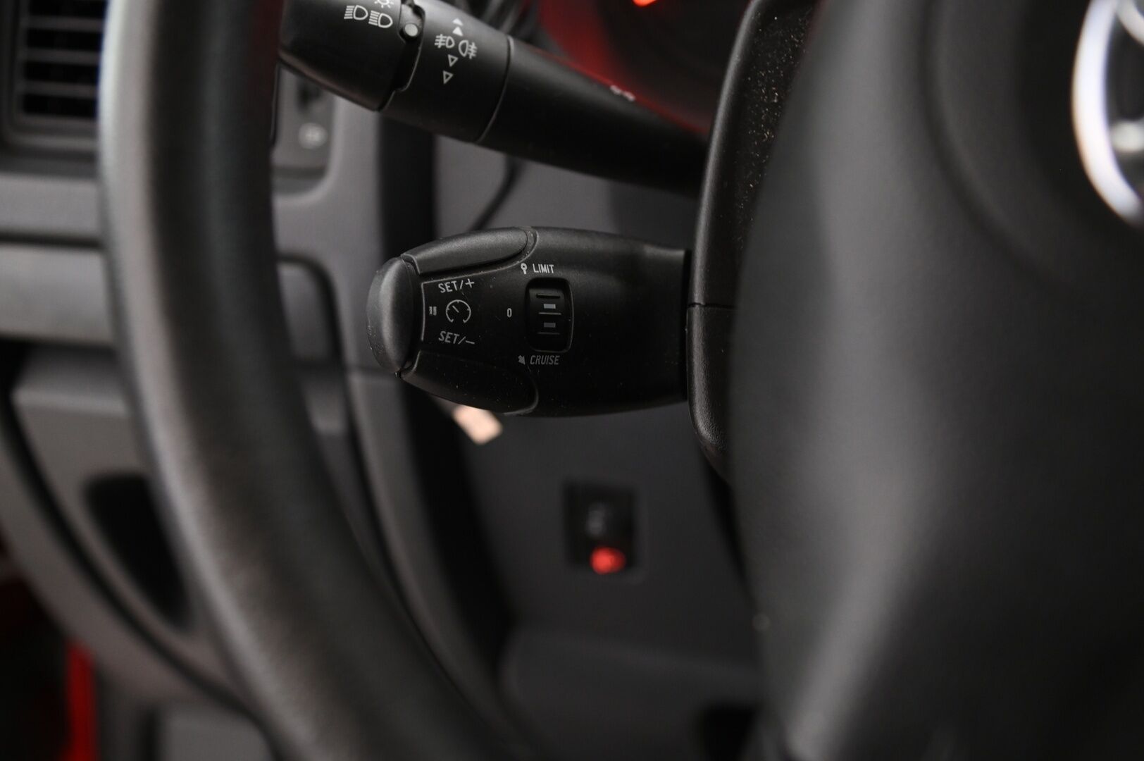 Toyota Proace 2016 L2H1 2,0 D 128 Active 5-ovinen *Webasto / Koukku / Vakkari / 2x hyvät renkaat* - Suomiauto / ei adblueta / Läpijuostava