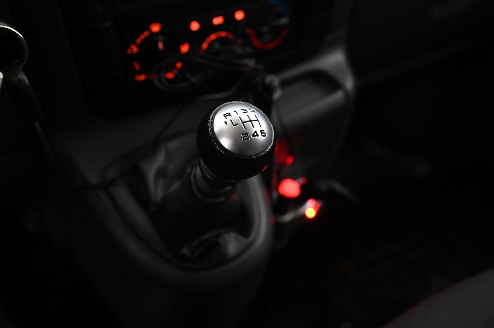 Toyota Proace 2016 L2H1 2,0 D 128 Active 5-ovinen *Webasto / Koukku / Vakkari / 2x hyvät renkaat* - Suomiauto / ei adblueta / Läpijuostava