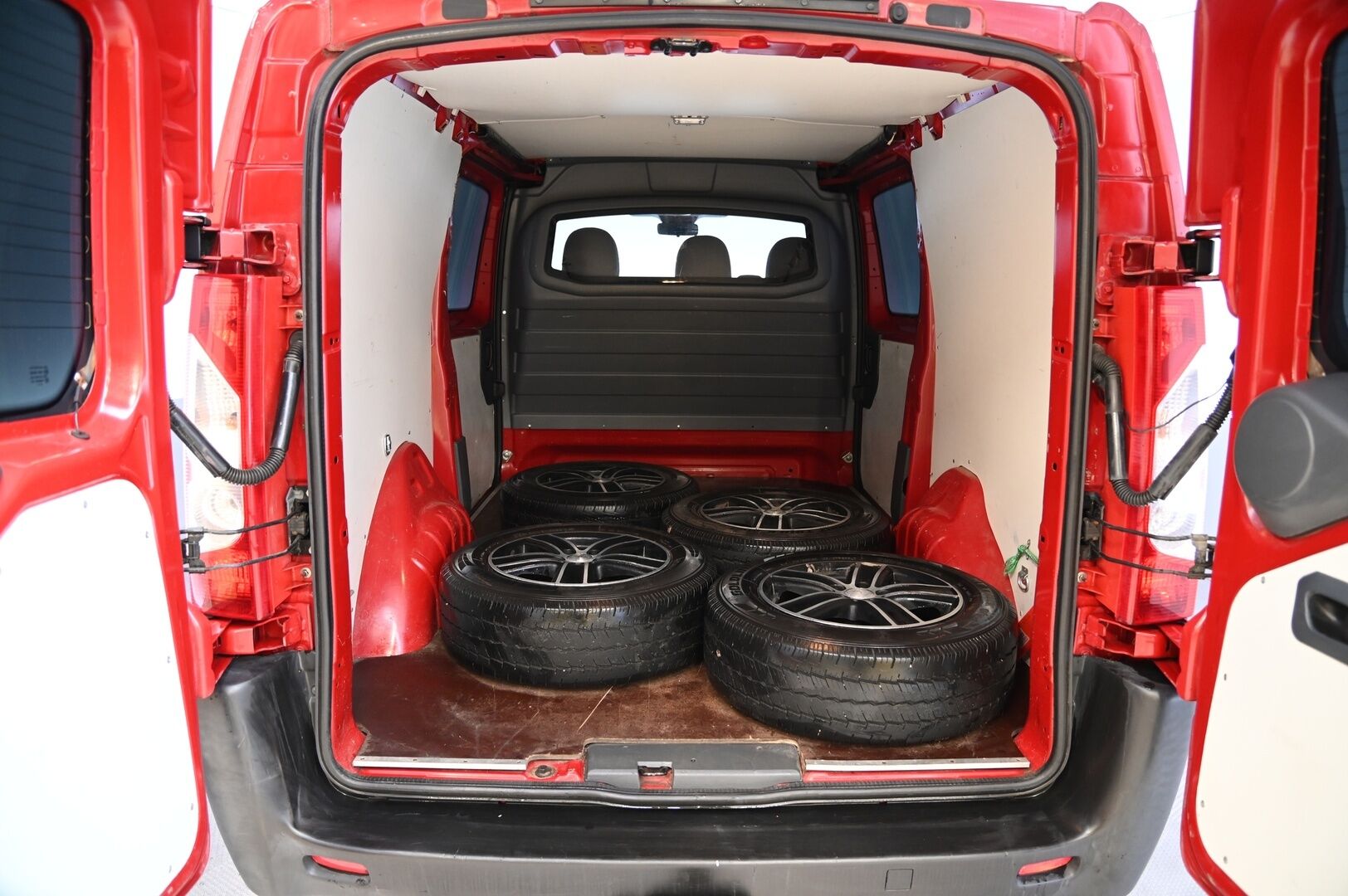 Toyota Proace 2016 L2H1 2,0 D 128 Active 5-ovinen *Webasto / Koukku / Vakkari / 2x hyvät renkaat* - Suomiauto / ei adblueta / Läpijuostava