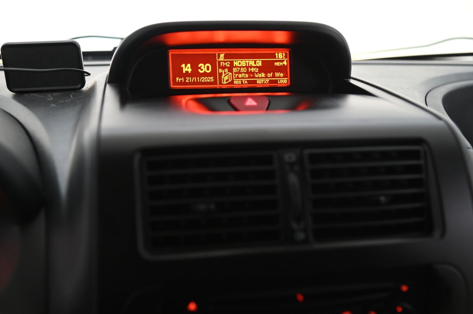 Toyota Proace 2016 L2H1 2,0 D 128 Active 5-ovinen *Webasto / Koukku / Vakkari / 2x hyvät renkaat* - Suomiauto / ei adblueta / Läpijuostava