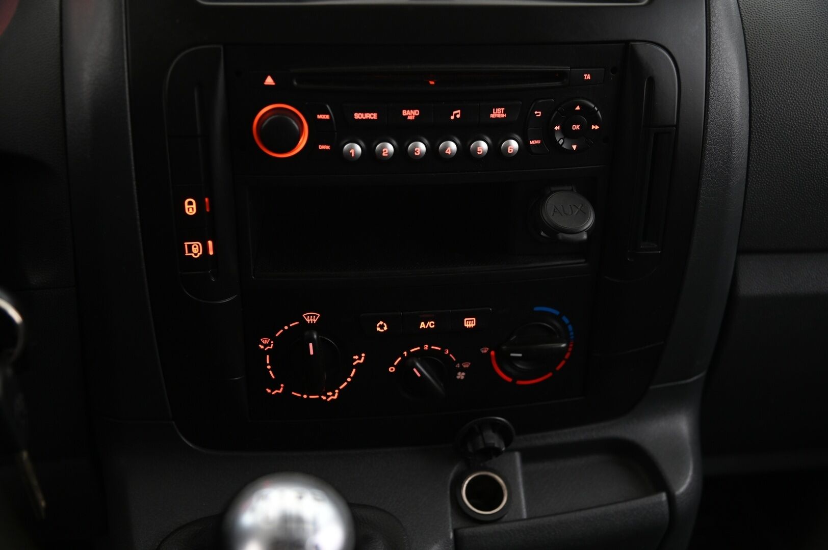 Toyota Proace 2016 L2H1 2,0 D 128 Active 5-ovinen *Webasto / Koukku / Vakkari / 2x hyvät renkaat* - Suomiauto / ei adblueta / Läpijuostava