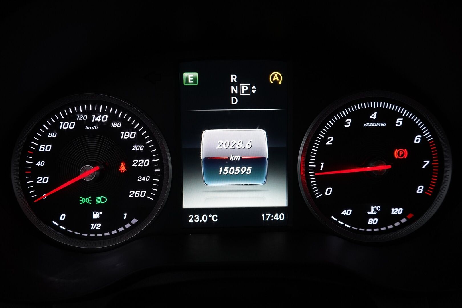 Mercedes-Benz C 2015 200 T A Premium Business - Suomi- auto | LED | Vakkari | Lohkolämmitin | Tutkat | Sporttipenkit | Kahdet renkaat aluvantein | Seuraava katsastus 4.2027