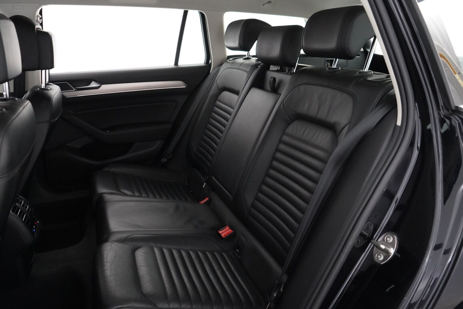 Volkswagen Passat 2015 Variant Highline 2,0 TDI 110 kW (150 hv) BlueMotion Technology DSG-aut. *ACC / Nahat / Webasto / Keyless* - Suomi-auto / Kahdet renkaat vanteilla / Juuri huollettu - HULLUT AVAJAISHULINAT KORKOTARJOUS 3,29 %