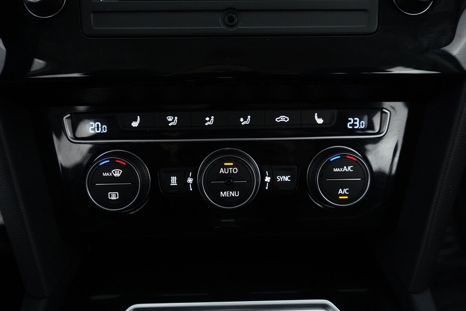 Volkswagen Passat 2015 Variant Highline 2,0 TDI 110 kW (150 hv) BlueMotion Technology DSG-aut. *ACC / Nahat / Webasto / Keyless* - Suomi-auto / Kahdet renkaat vanteilla / Juuri huollettu - HULLUT AVAJAISHULINAT KORKOTARJOUS 3,29 %