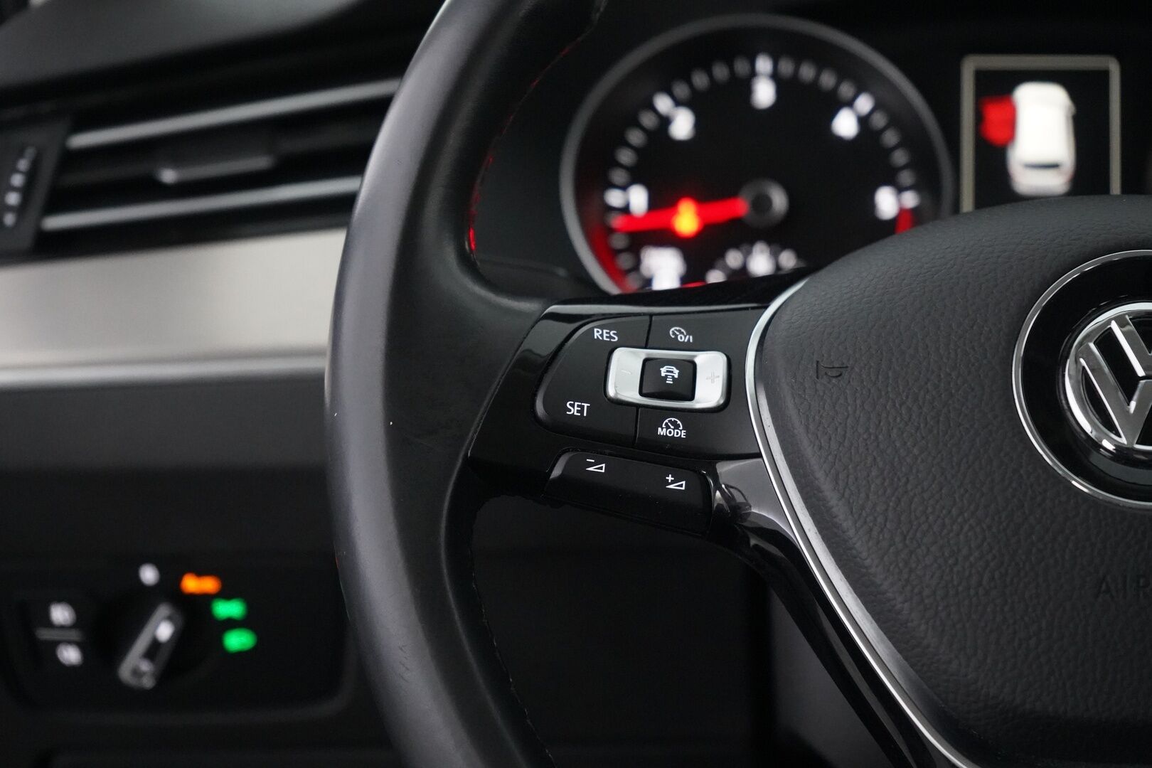 Volkswagen Passat 2015 Variant Highline 2,0 TDI 110 kW (150 hv) BlueMotion Technology DSG-aut. *ACC / Nahat / Webasto / Keyless* - Suomi-auto / Kahdet renkaat vanteilla / Juuri huollettu - HULLUT AVAJAISHULINAT KORKOTARJOUS 3,29 %