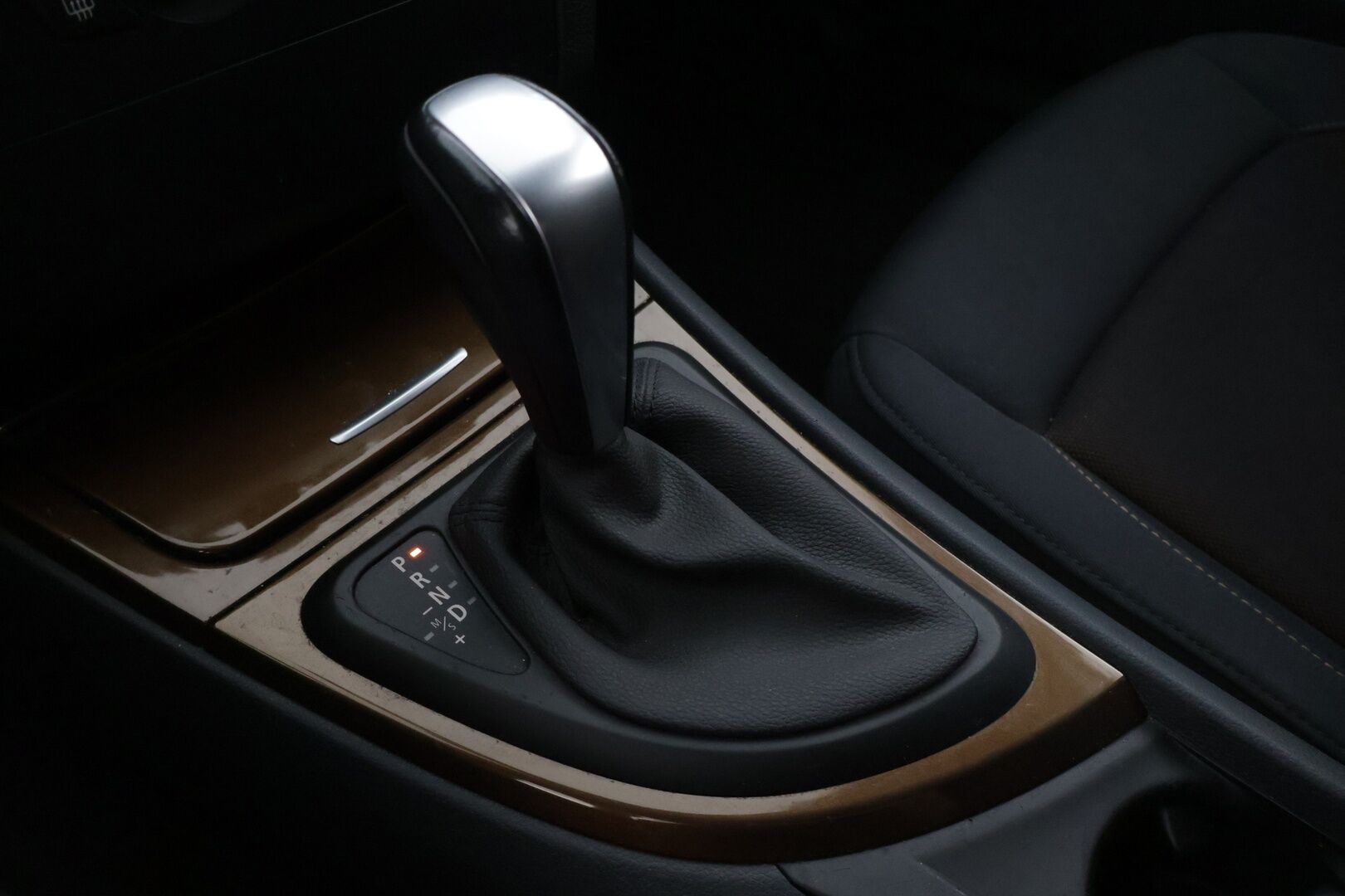 BMW 116 2010 e87 Hatchback Business 5ov *Myydään huutokaupat.com / 2x renkaat / Lohkolämmitin ** - *Kattavasti huollettu / Kahdet renkaat vanteilla!*