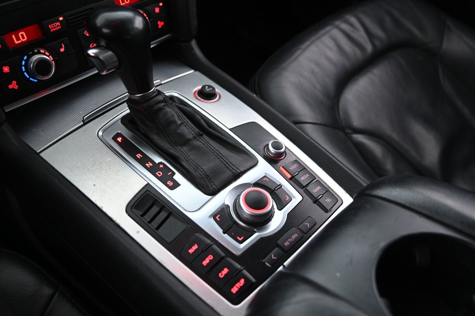 Audi Q7 2007 Q7 Farmari S-line *P-kamera / lohko / vetokoukku* - *Yritysoutlet - Myydään vain yrityksille!* - HULLUT AVAJAISHULINAT KORKOTARJOUS 3,29 %