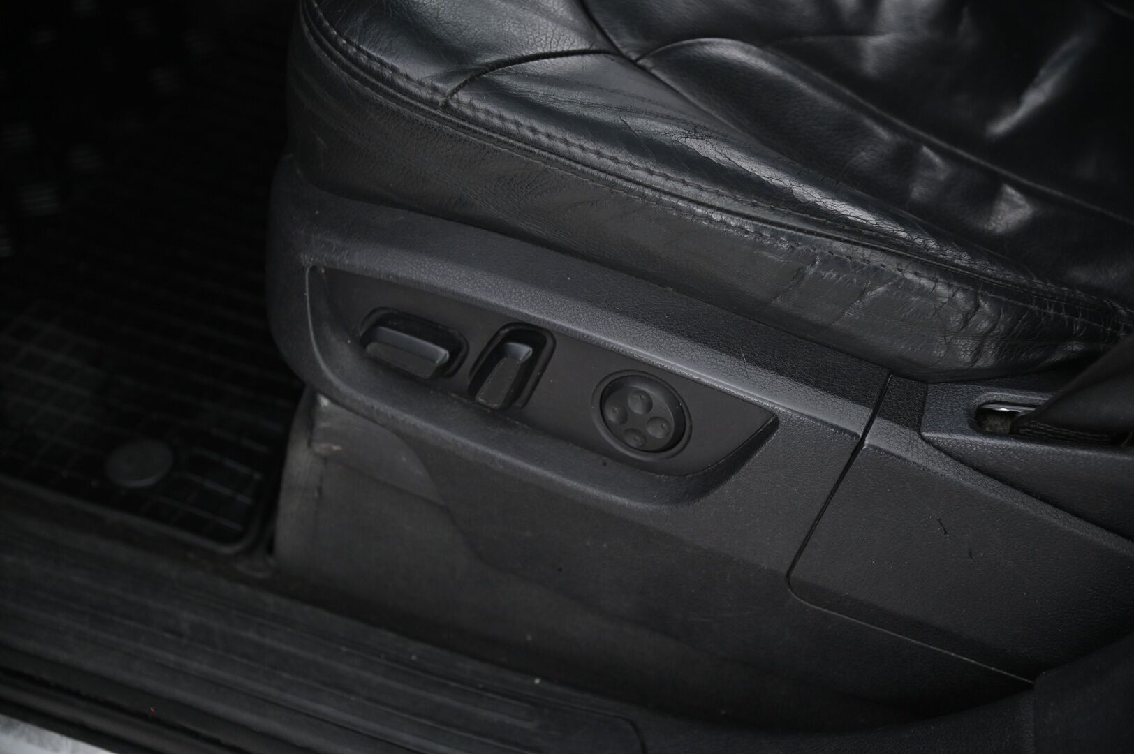 Audi Q7 2007 Q7 Farmari S-line *P-kamera / lohko / vetokoukku* - *Yritysoutlet - Myydään vain yrityksille!* - HULLUT AVAJAISHULINAT KORKOTARJOUS 3,29 %