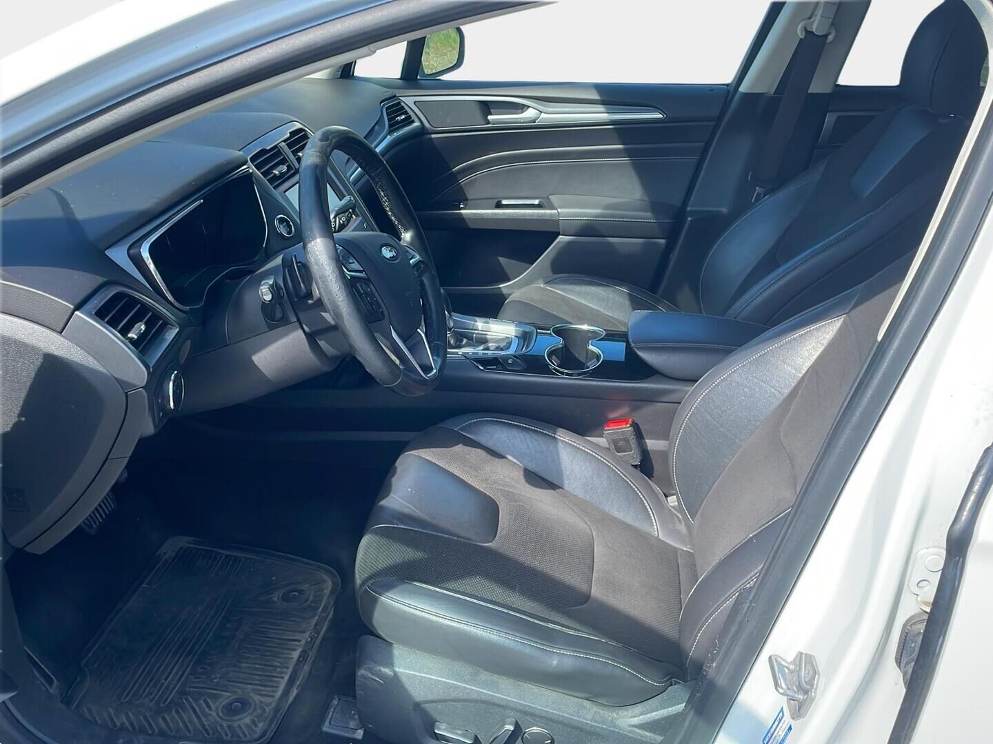 Ford Mondeo 2015 2,0 TDCi 180hv PowerShift Titanium Business Wagon AWD - Webasto | P-kamera | Koukku | Vakkari | 