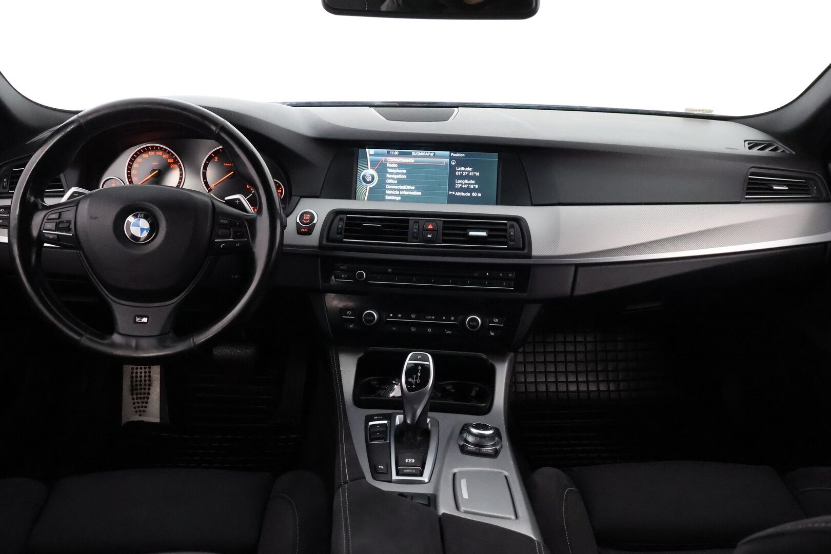 BMW 520 2012 F10 Sedan TwinPower Turbo aut M Sport * HiFi / Professional Navi / Lohko & Sisäpistoke / Kangas-Alcantara - Xenon / Sporttipenkit / Juuri tullut Tampereelle! - HULLU BLACKWEEK KORKOTARJOUS 2,49%