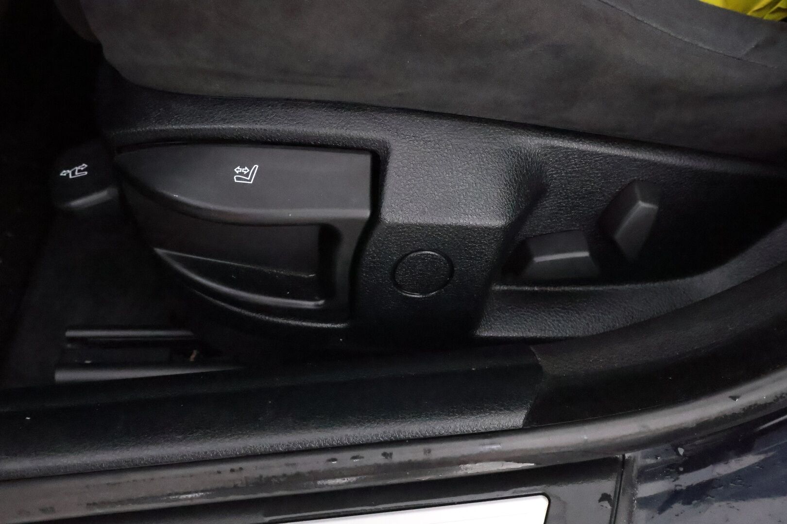 BMW 520 2012 F10 Sedan TwinPower Turbo aut M Sport * HiFi / Professional Navi / Lohko & Sisäpistoke / Kangas-Alcantara - Xenon / Sporttipenkit / Juuri tullut Tampereelle! - HULLU BLACKWEEK KORKOTARJOUS 2,49%