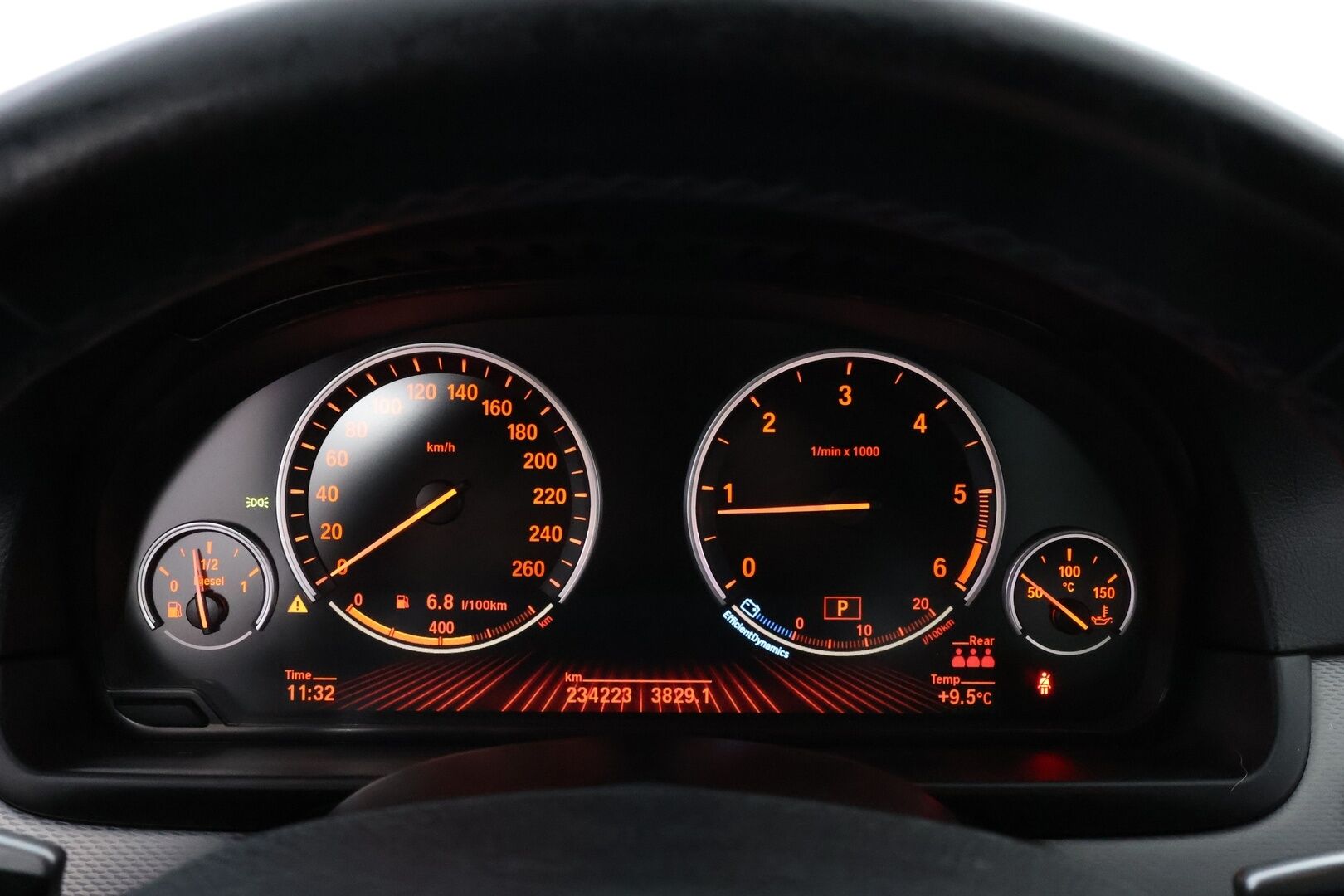 BMW 520 2012 F10 Sedan TwinPower Turbo aut M Sport * HiFi / Professional Navi / Lohko & Sisäpistoke / Kangas-Alcantara - Xenon / Sporttipenkit / Juuri tullut Tampereelle! - HULLU BLACKWEEK KORKOTARJOUS 2,49%