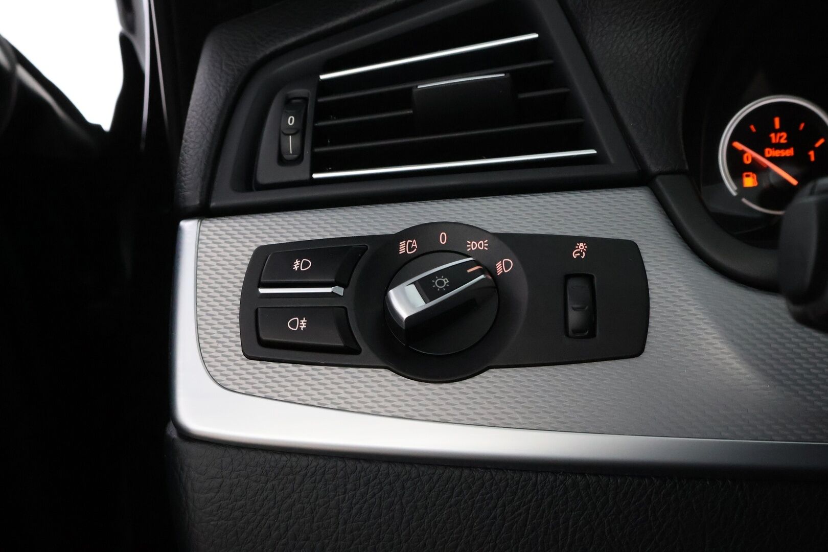 BMW 520 2012 F10 Sedan TwinPower Turbo aut M Sport * HiFi / Professional Navi / Lohko & Sisäpistoke / Kangas-Alcantara - Xenon / Sporttipenkit / Juuri tullut Tampereelle! - HULLU BLACKWEEK KORKOTARJOUS 2,49%