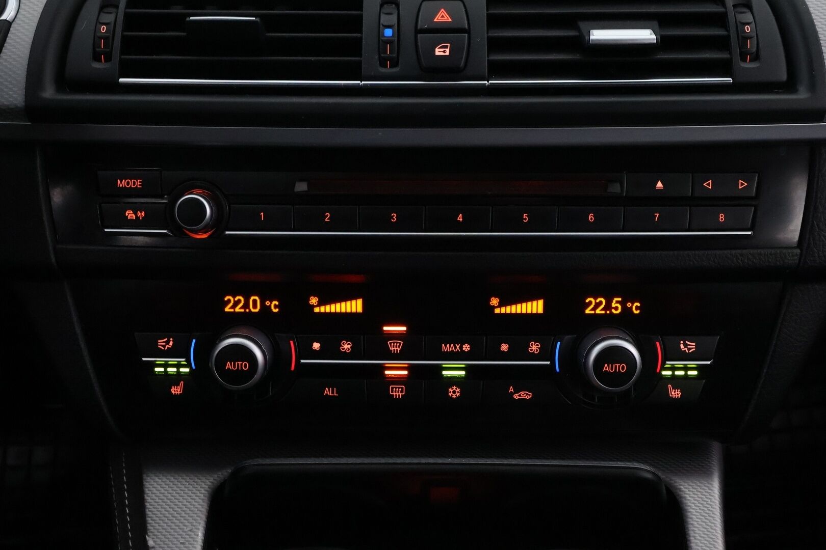 BMW 520 2012 F10 Sedan TwinPower Turbo aut M Sport * HiFi / Professional Navi / Lohko & Sisäpistoke / Kangas-Alcantara - Xenon / Sporttipenkit / Juuri tullut Tampereelle! - HULLU BLACKWEEK KORKOTARJOUS 2,49%