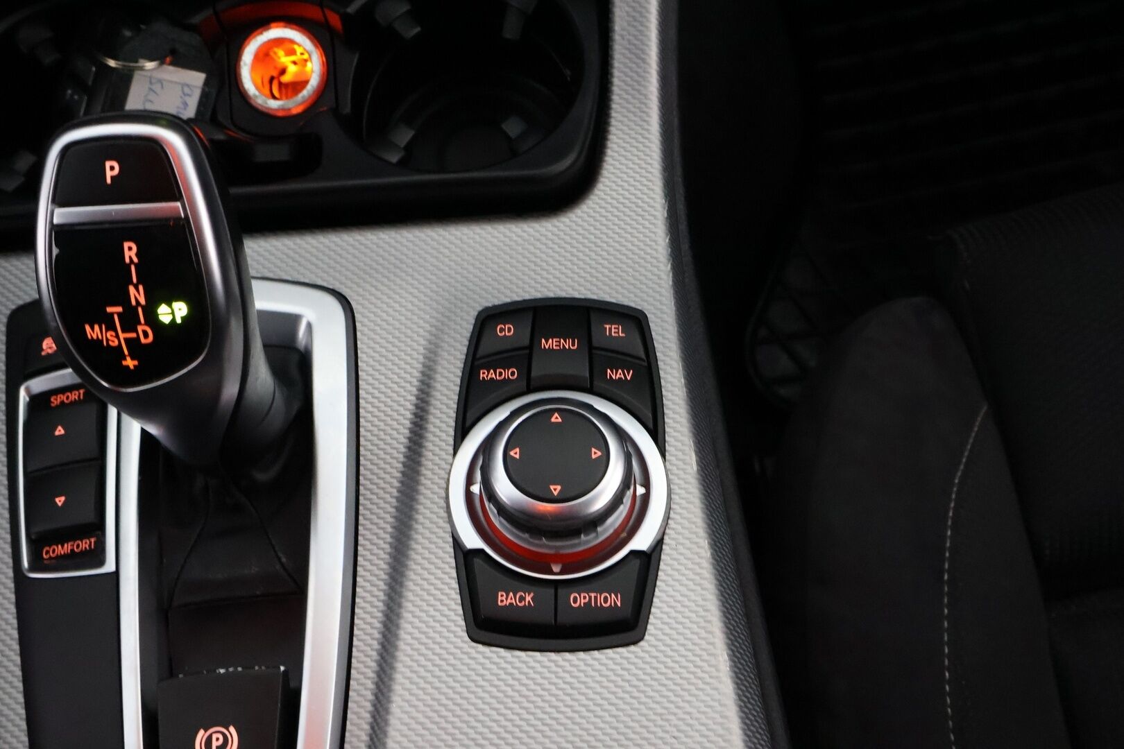 BMW 520 2012 F10 Sedan TwinPower Turbo aut M Sport * HiFi / Professional Navi / Lohko & Sisäpistoke / Kangas-Alcantara - Xenon / Sporttipenkit / Juuri tullut Tampereelle! - HULLU BLACKWEEK KORKOTARJOUS 2,49%