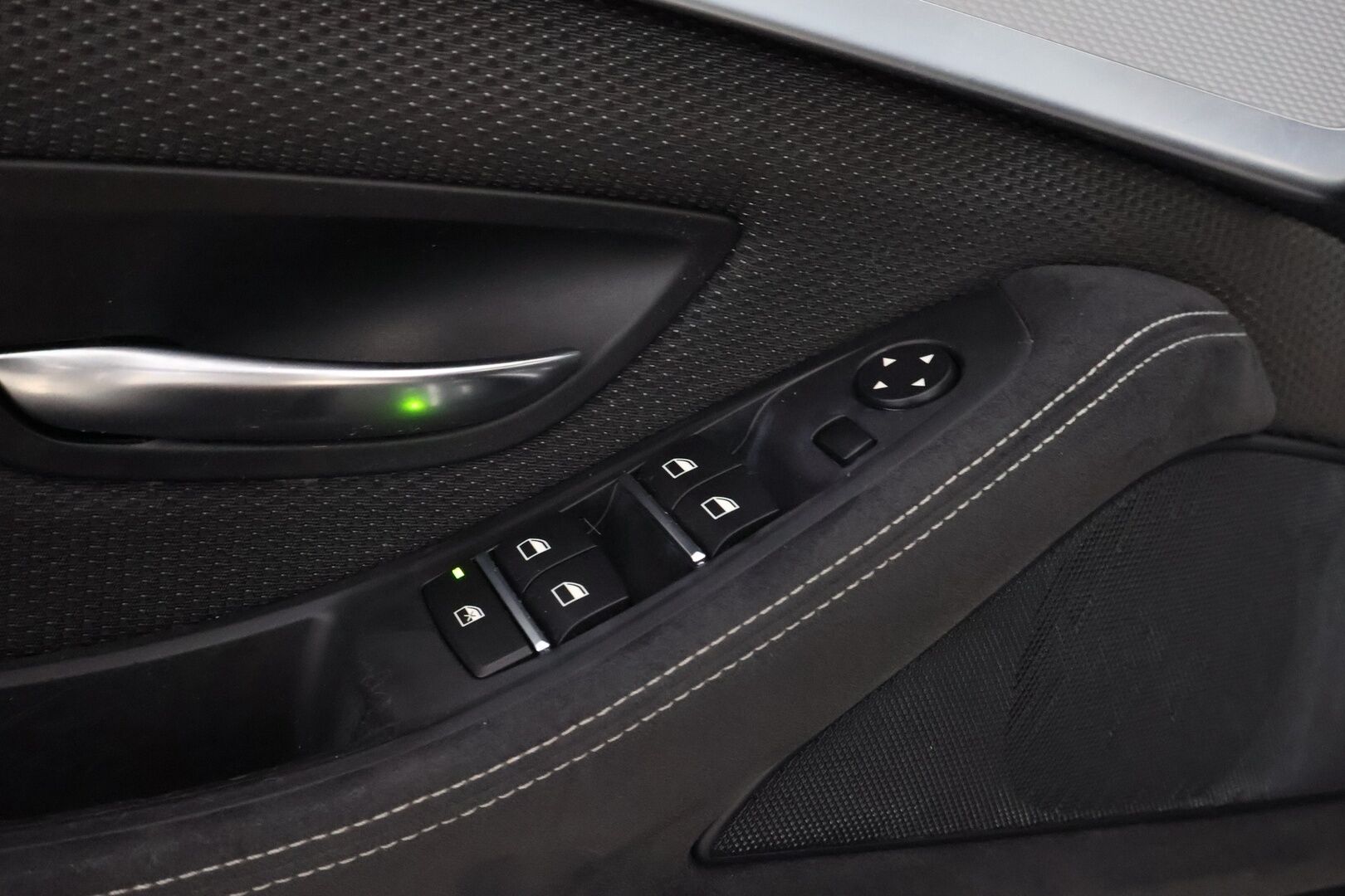 BMW 520 2012 F10 Sedan TwinPower Turbo aut M Sport * HiFi / Professional Navi / Lohko & Sisäpistoke / Kangas-Alcantara - Xenon / Sporttipenkit / Juuri tullut Tampereelle! - HULLU BLACKWEEK KORKOTARJOUS 2,49%