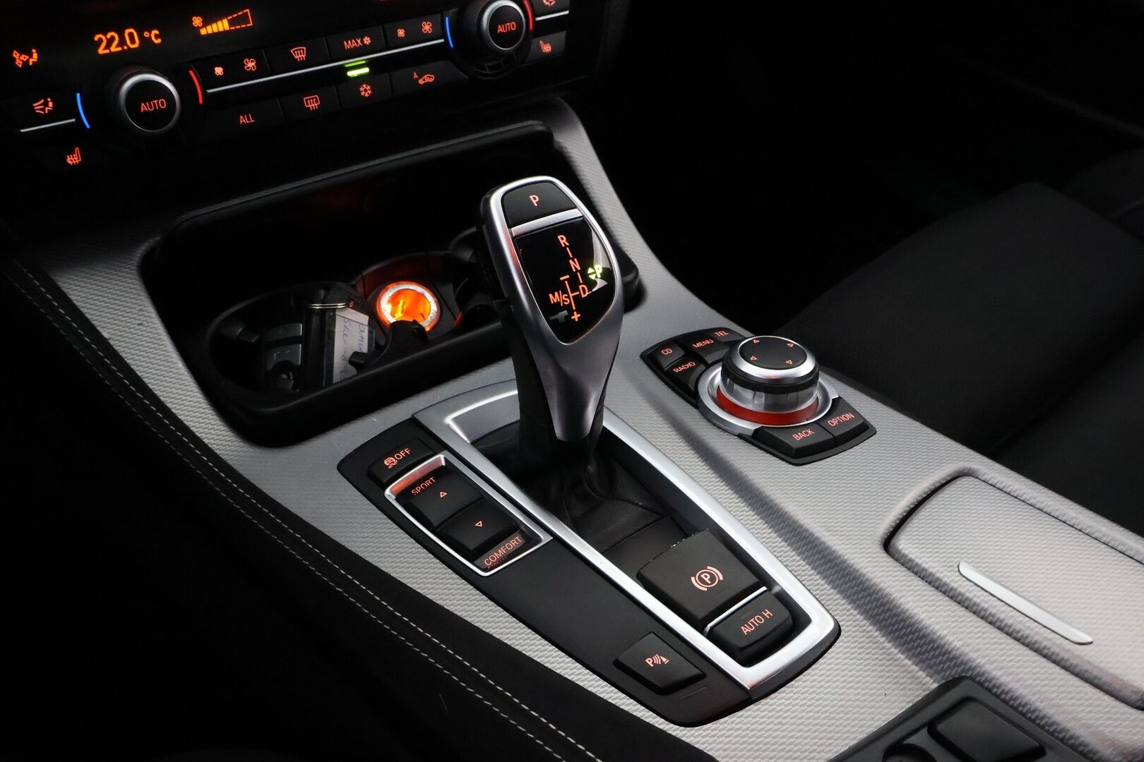 BMW 520 2012 F10 Sedan TwinPower Turbo aut M Sport * HiFi / Professional Navi / Lohko & Sisäpistoke / Kangas-Alcantara - Xenon / Sporttipenkit / Juuri tullut Tampereelle! - HULLU BLACKWEEK KORKOTARJOUS 2,49%