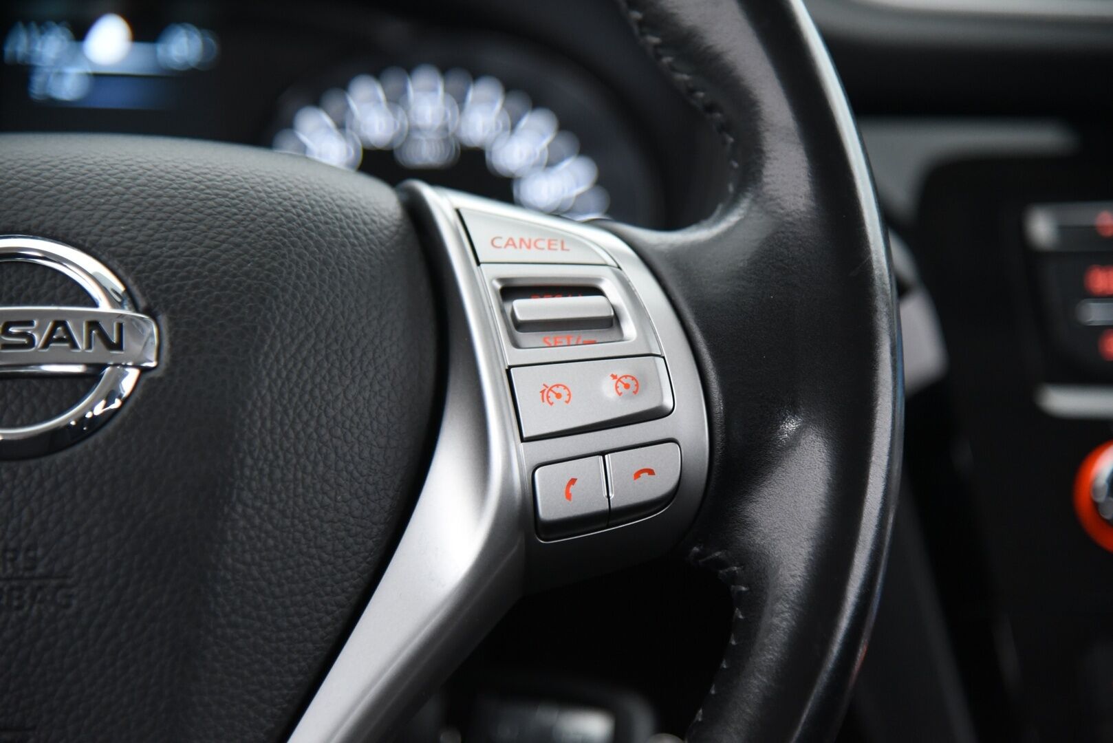 Nissan Qashqai 2015 DIG-T 163 Acenta 2WD 6M/T E6 Safety Pack / P-Tutkat / Vetokoukku / Lohko + sis. pistoke / Bluetooth - Suomi-Auto hyvällä huoltohistorialla! - HULLUT JOULUT KORKOTARJOUS 2,49% 