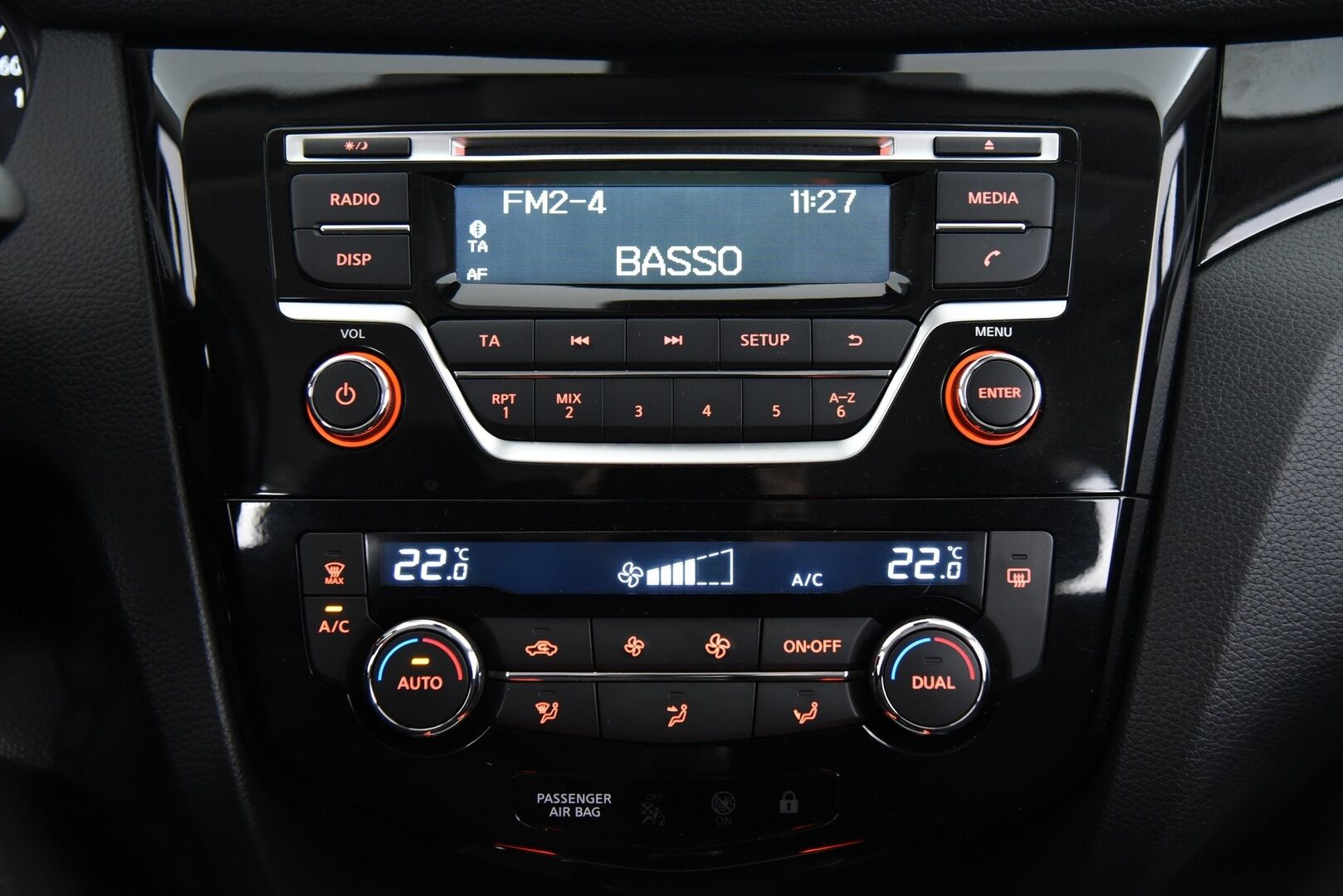 Nissan Qashqai 2015 DIG-T 163 Acenta 2WD 6M/T E6 Safety Pack / P-Tutkat / Vetokoukku / Lohko + sis. pistoke / Bluetooth - Suomi-Auto hyvällä huoltohistorialla! - HULLUT JOULUT KORKOTARJOUS 2,49% 