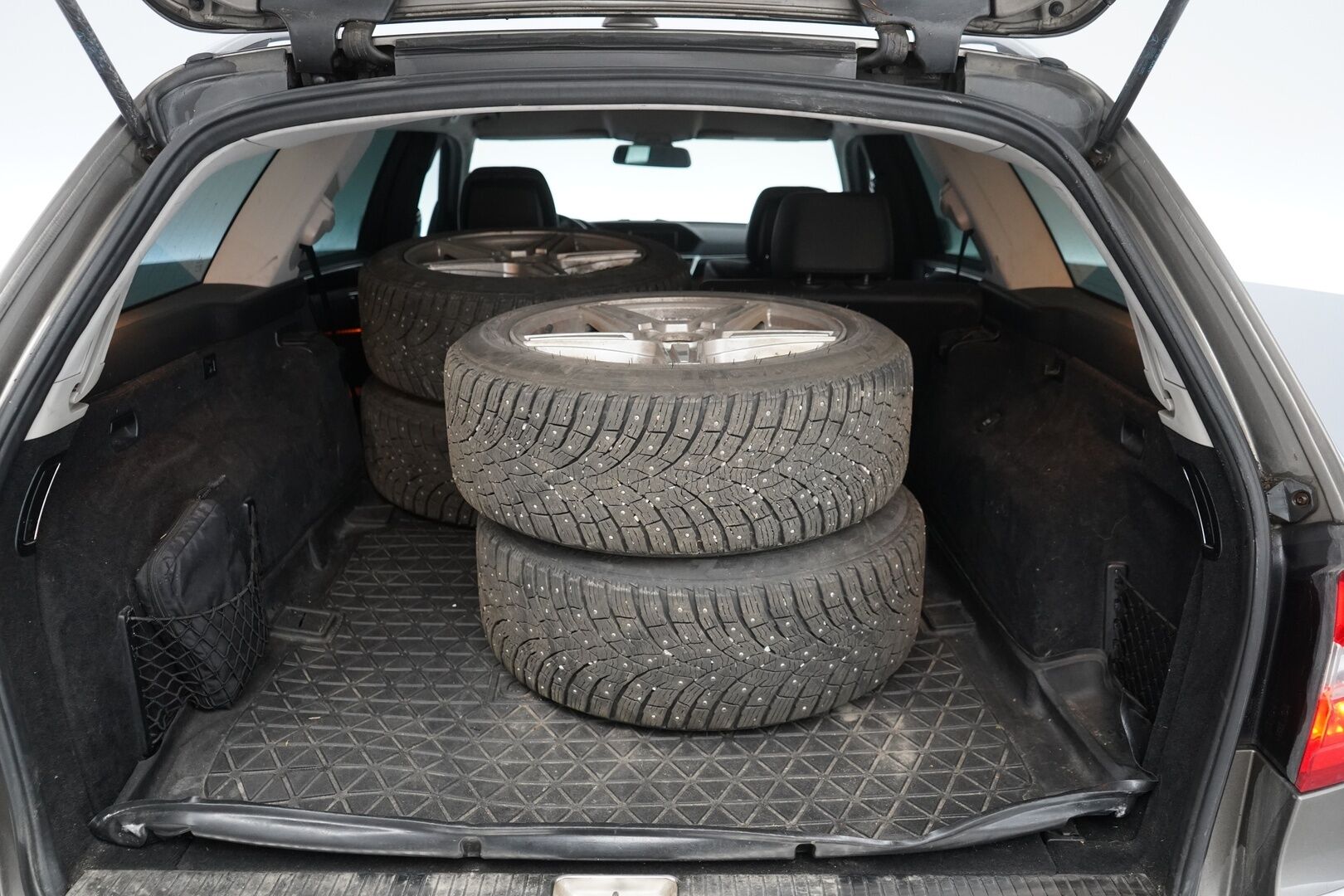 Mercedes-Benz E 2012 250 CDI BE T A Premium Business YritysOutlet - Myydään vain yrityksille - Kahdet vanteet / Ortopedi penkit / Lohko+sisä