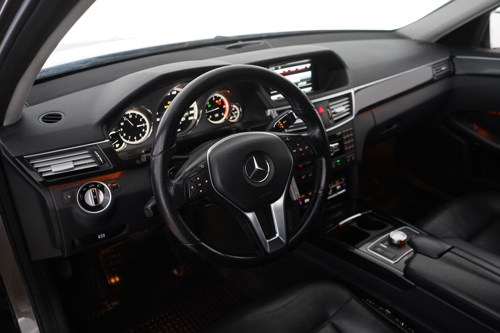 Mercedes-Benz E 2012 250 CDI BE T A Premium Business YritysOutlet - Myydään vain yrityksille - Kahdet vanteet / Ortopedi penkit / Lohko+sisä