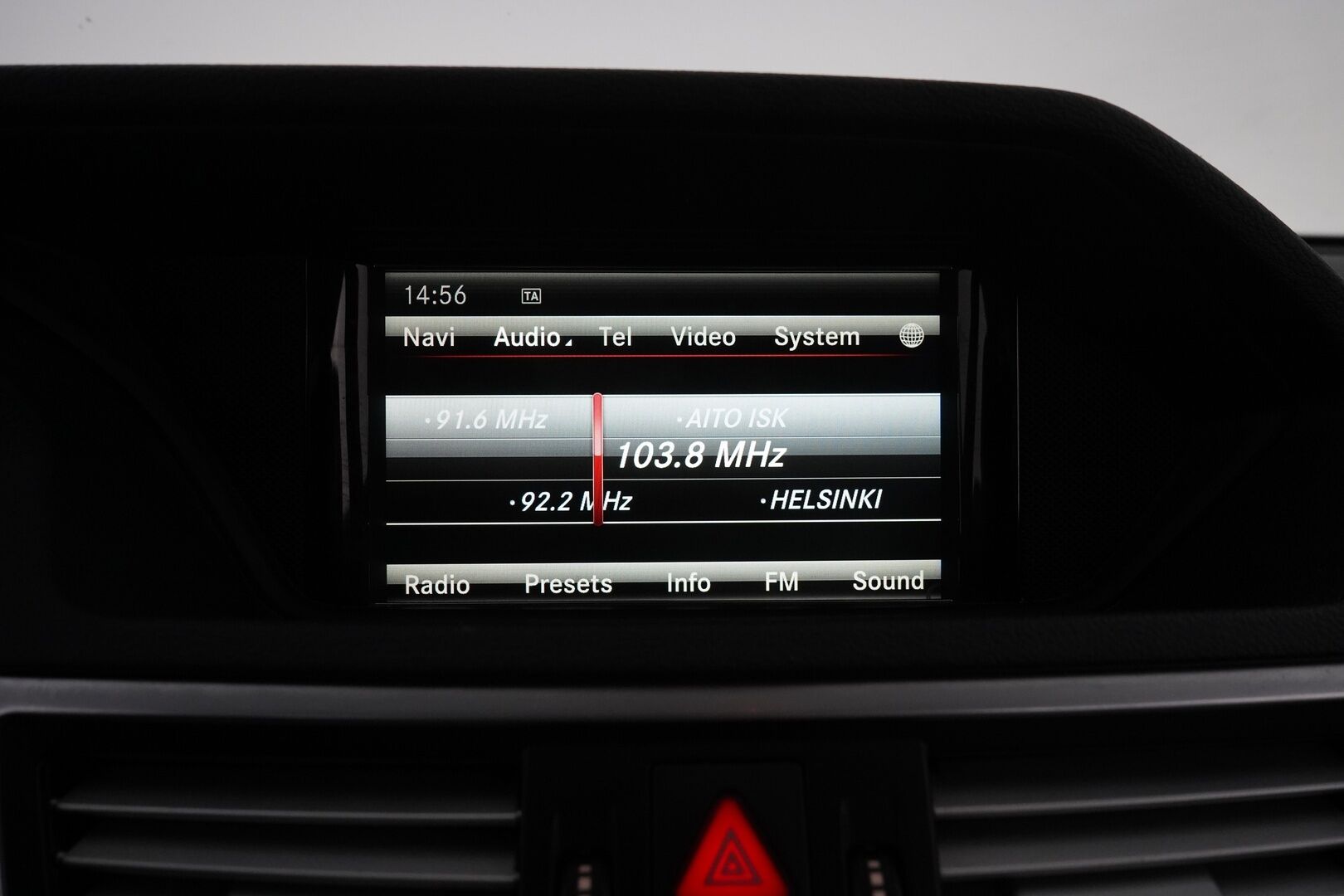 Mercedes-Benz E 2012 250 CDI BE T A Premium Business YritysOutlet - Myydään vain yrityksille - Kahdet vanteet / Ortopedi penkit / Lohko+sisä