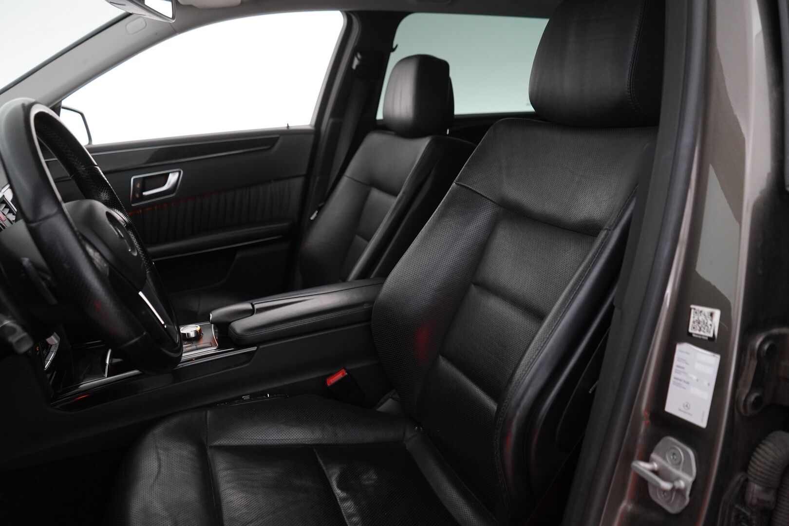 Mercedes-Benz E 2012 250 CDI BE T A Premium Business YritysOutlet - Myydään vain yrityksille - Kahdet vanteet / Ortopedi penkit / Lohko+sisä