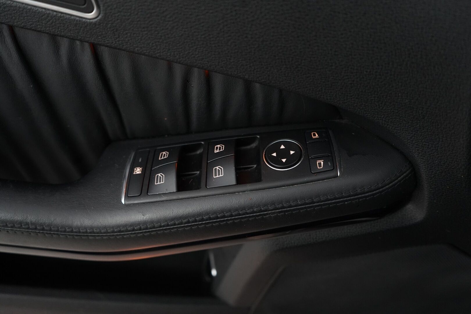 Mercedes-Benz E 2012 250 CDI BE T A Premium Business YritysOutlet - Myydään vain yrityksille - Kahdet vanteet / Ortopedi penkit / Lohko+sisä