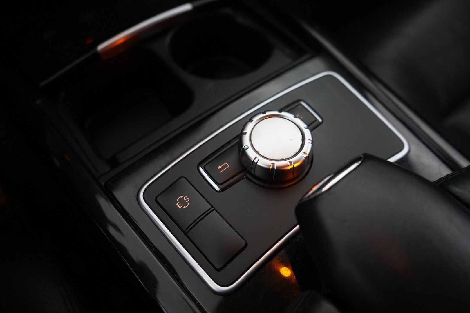 Mercedes-Benz E 2012 250 CDI BE T A Premium Business YritysOutlet - Myydään vain yrityksille - Kahdet vanteet / Ortopedi penkit / Lohko+sisä