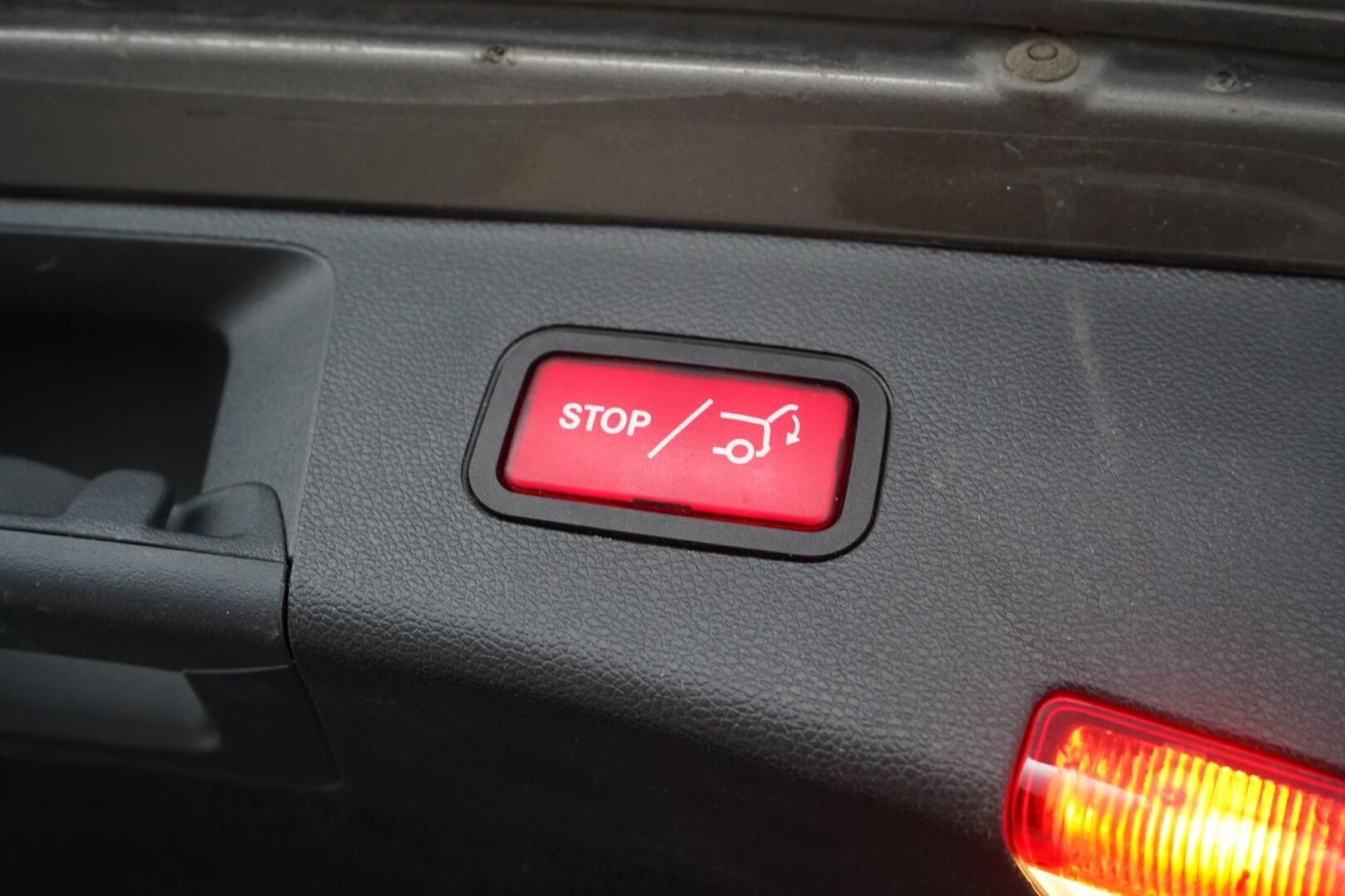 Mercedes-Benz E 2012 250 CDI BE T A Premium Business YritysOutlet - Myydään vain yrityksille - Kahdet vanteet / Ortopedi penkit / Lohko+sisä