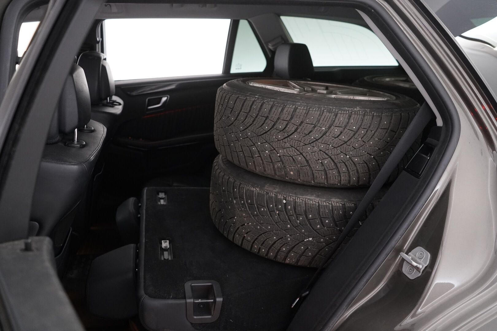 Mercedes-Benz E 2012 250 CDI BE T A Premium Business YritysOutlet - Myydään vain yrityksille - Kahdet vanteet / Ortopedi penkit / Lohko+sisä