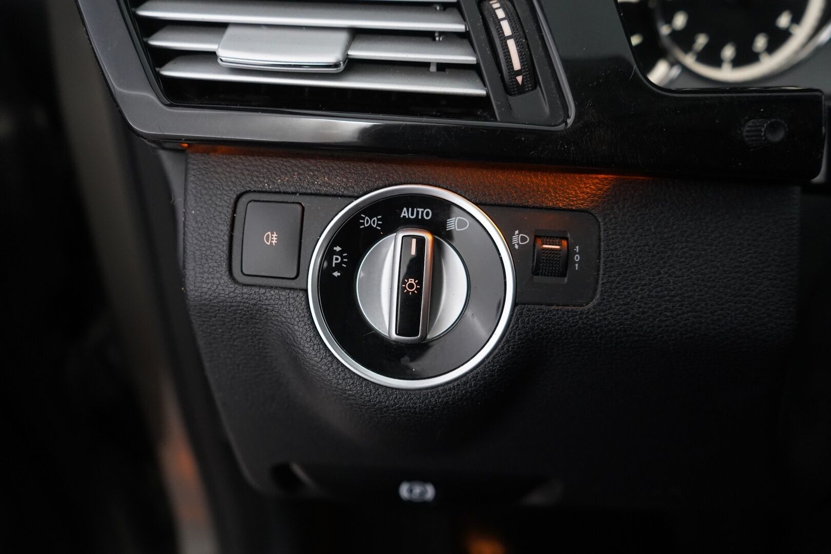 Mercedes-Benz E 2012 250 CDI BE T A Premium Business YritysOutlet - Myydään vain yrityksille - Kahdet vanteet / Ortopedi penkit / Lohko+sisä