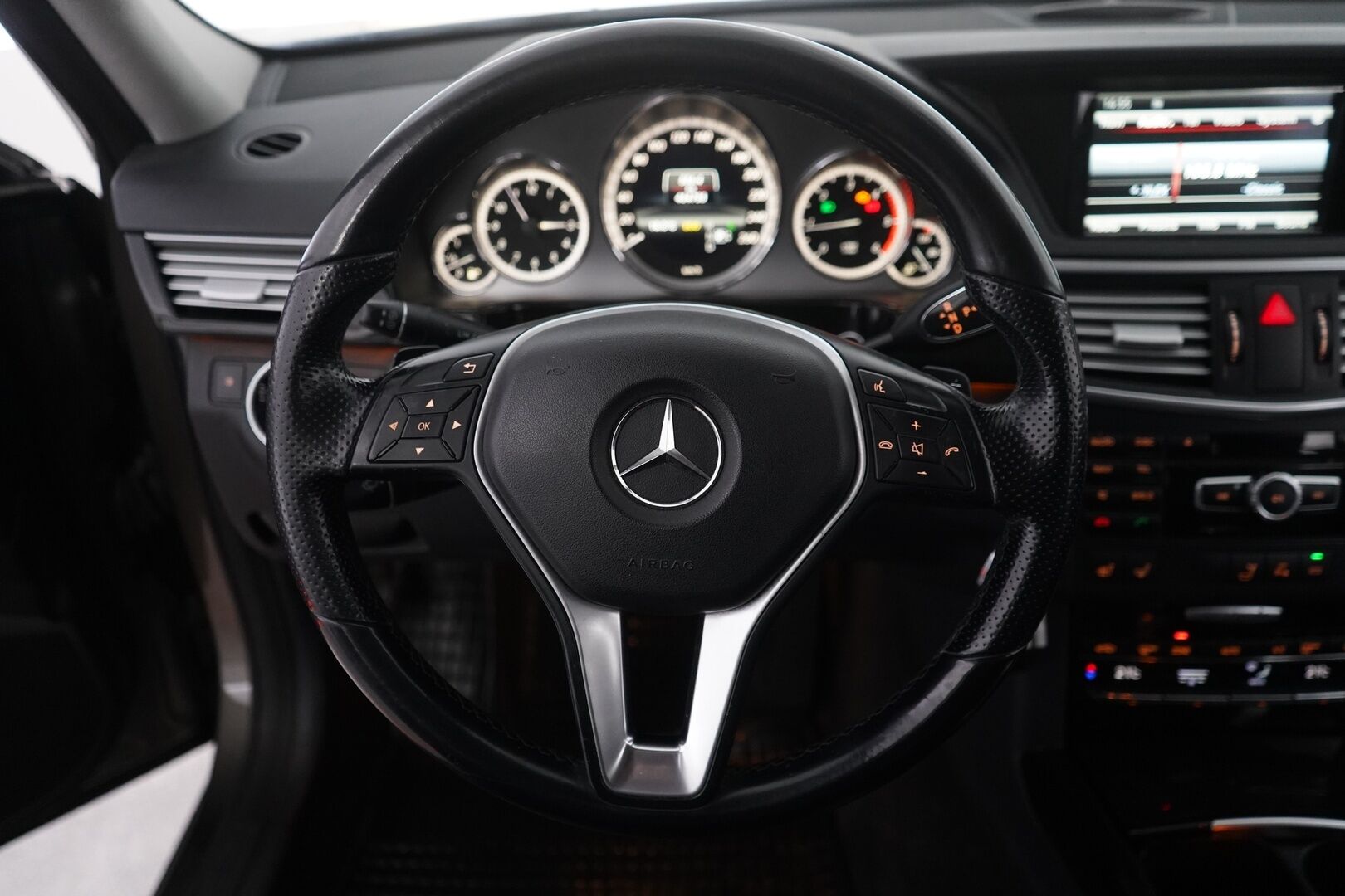 Mercedes-Benz E 2012 250 CDI BE T A Premium Business YritysOutlet - Myydään vain yrityksille - Kahdet vanteet / Ortopedi penkit / Lohko+sisä