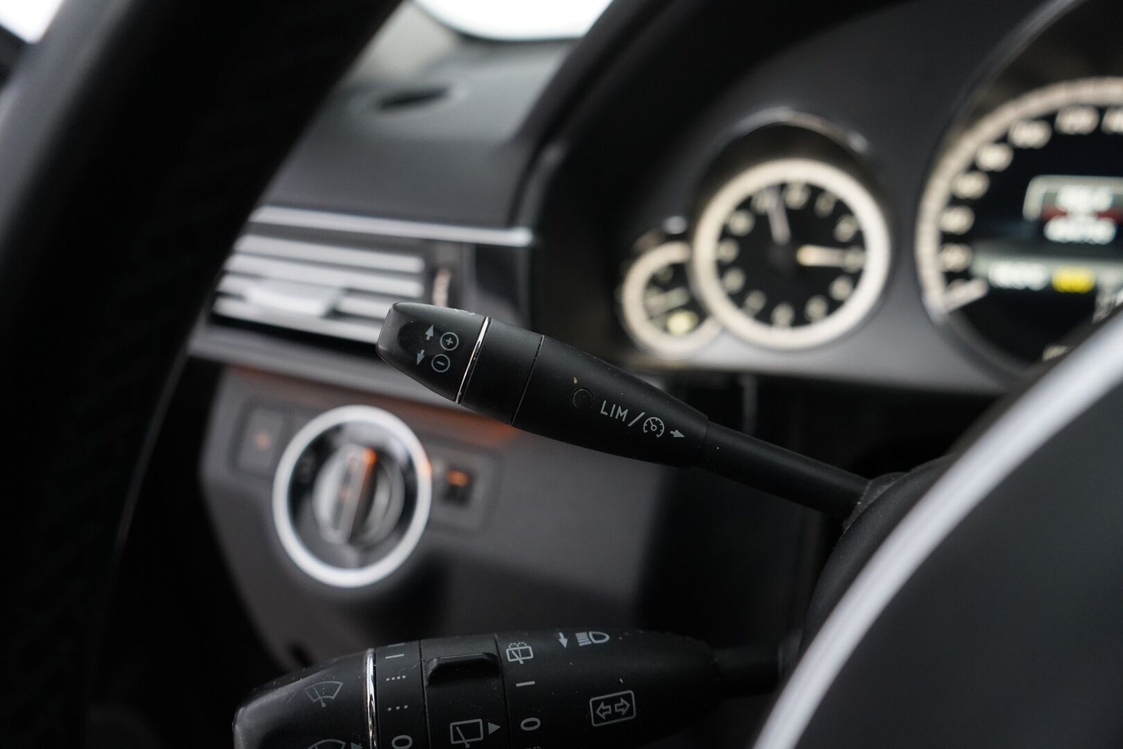 Mercedes-Benz E 2012 250 CDI BE T A Premium Business YritysOutlet - Myydään vain yrityksille - Kahdet vanteet / Ortopedi penkit / Lohko+sisä