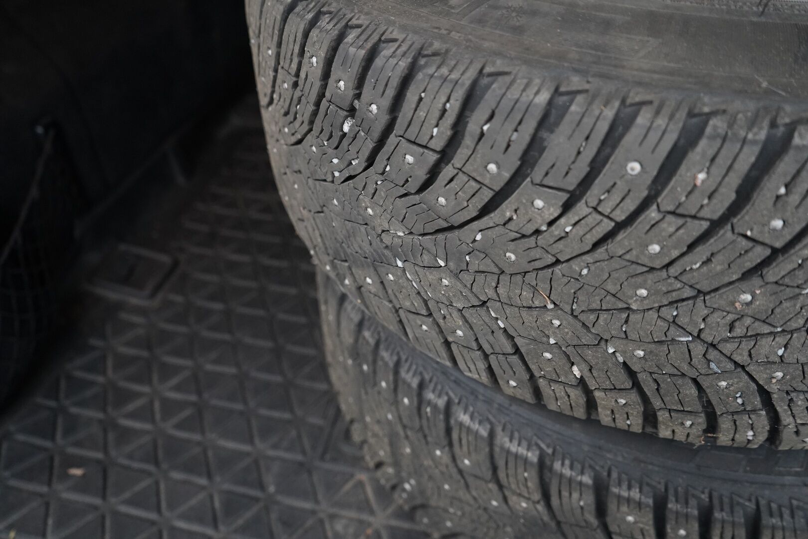 Mercedes-Benz E 2012 250 CDI BE T A Premium Business YritysOutlet - Myydään vain yrityksille - Kahdet vanteet / Ortopedi penkit / Lohko+sisä