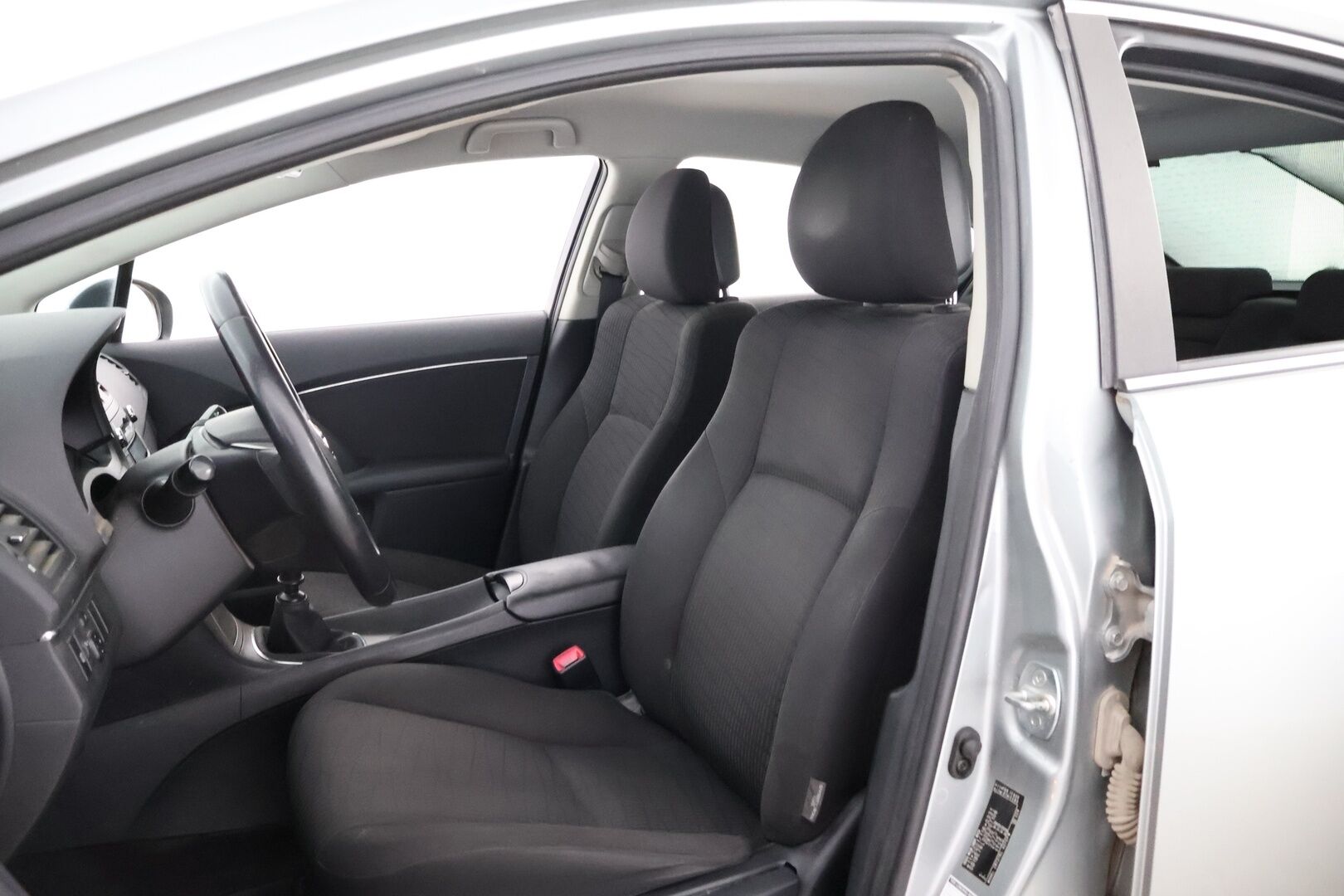 Toyota Avensis 2010 1,6 Valvematic Linea Sol 4ov *MYYDÄÄN HUUTOKAUPAT.COM*