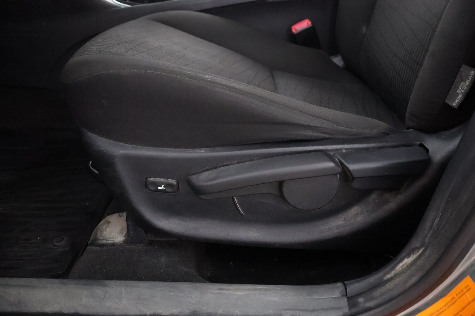 Toyota Avensis 2010 1,6 Valvematic Linea Sol 4ov *MYYDÄÄN HUUTOKAUPAT.COM*