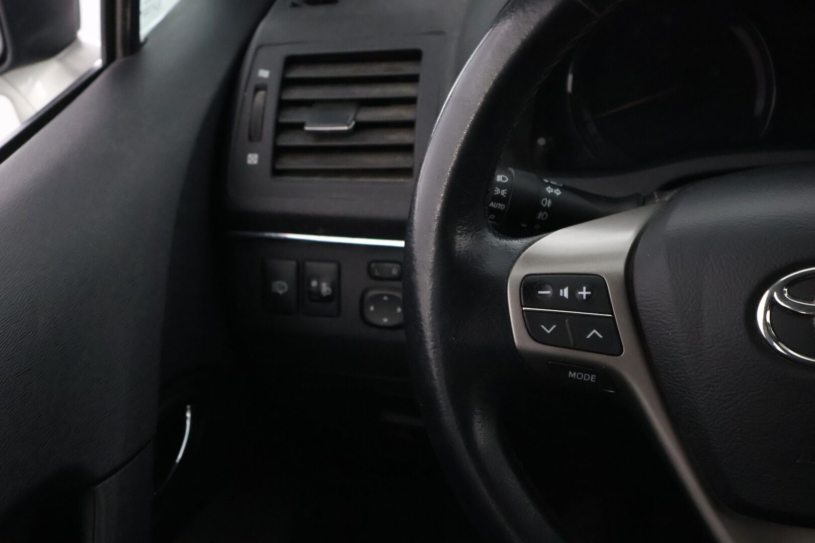 Toyota Avensis 2010 1,6 Valvematic Linea Sol 4ov *MYYDÄÄN HUUTOKAUPAT.COM*
