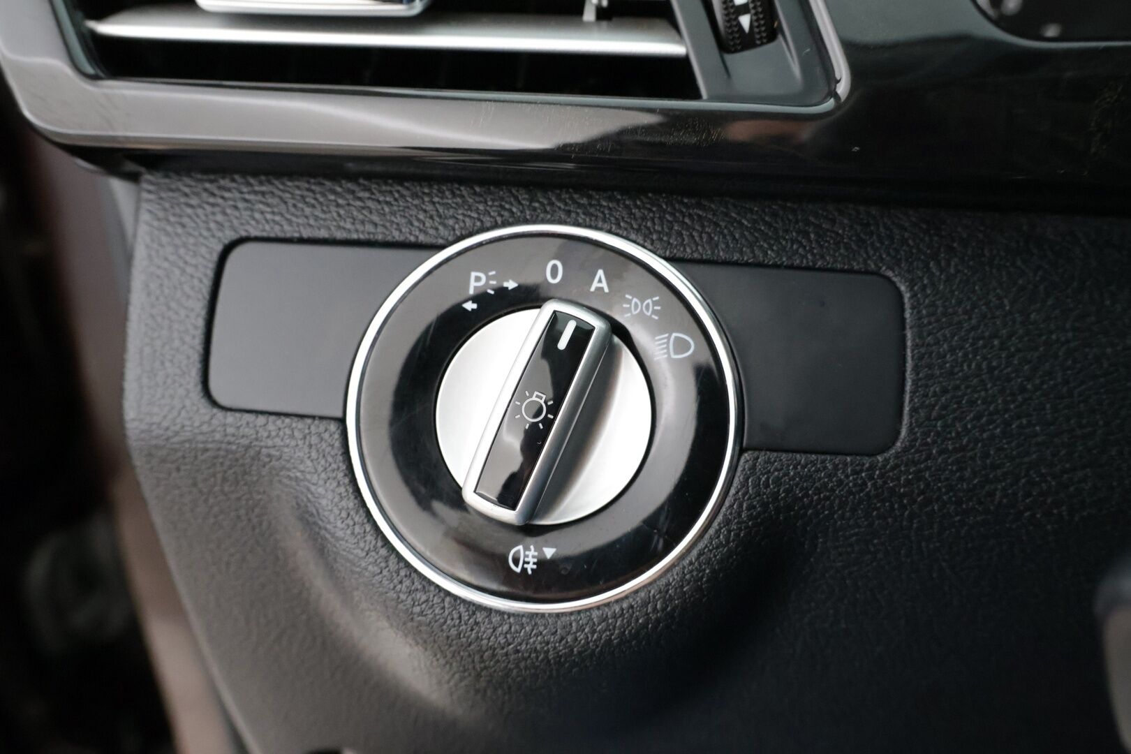 Mercedes-Benz E 2010 220 CDI BE Avantgarde / Xenonit / Vakkari / Lohko / Puolinahat - Suomi-auto / 2x renkaat alumiinivanteilla