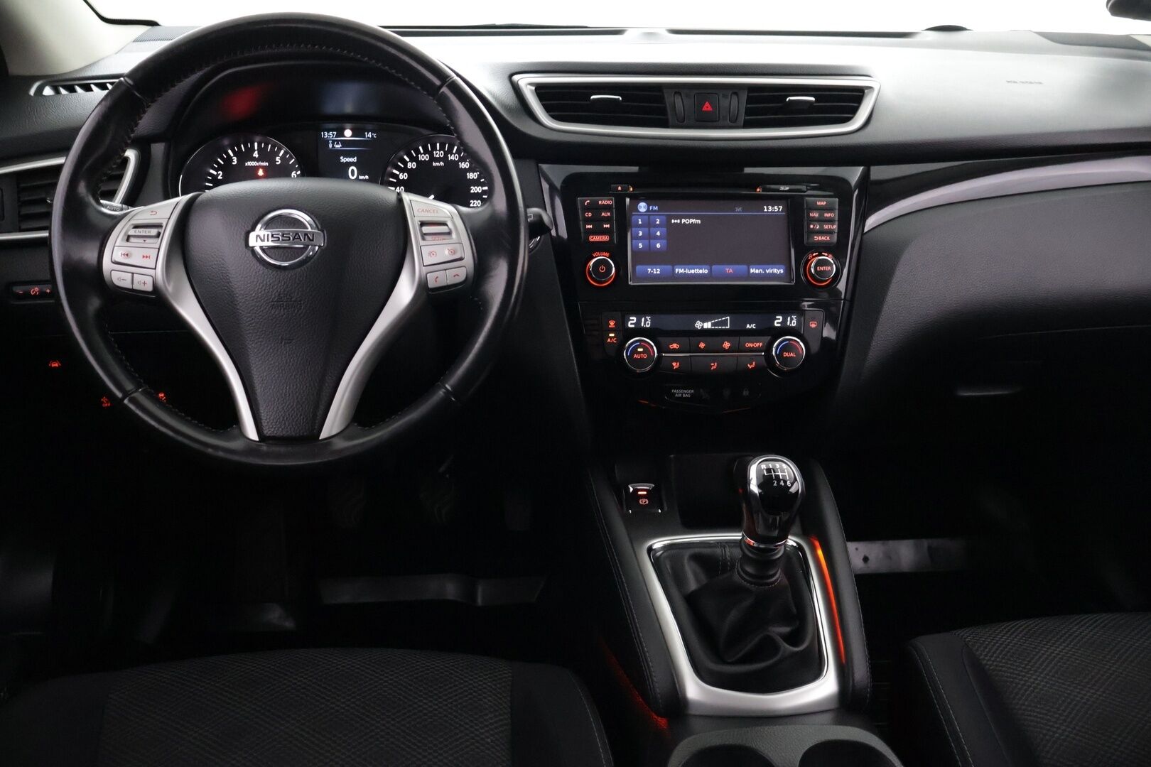 Nissan Qashqai 2017 DIG-T 115 N-Connecta 2WD 6M/T - Suomi-auto | 360-Kamera | Vetokoukku | Tutkat | Vakkari | Lohko | Keyless | 2x Renkaat