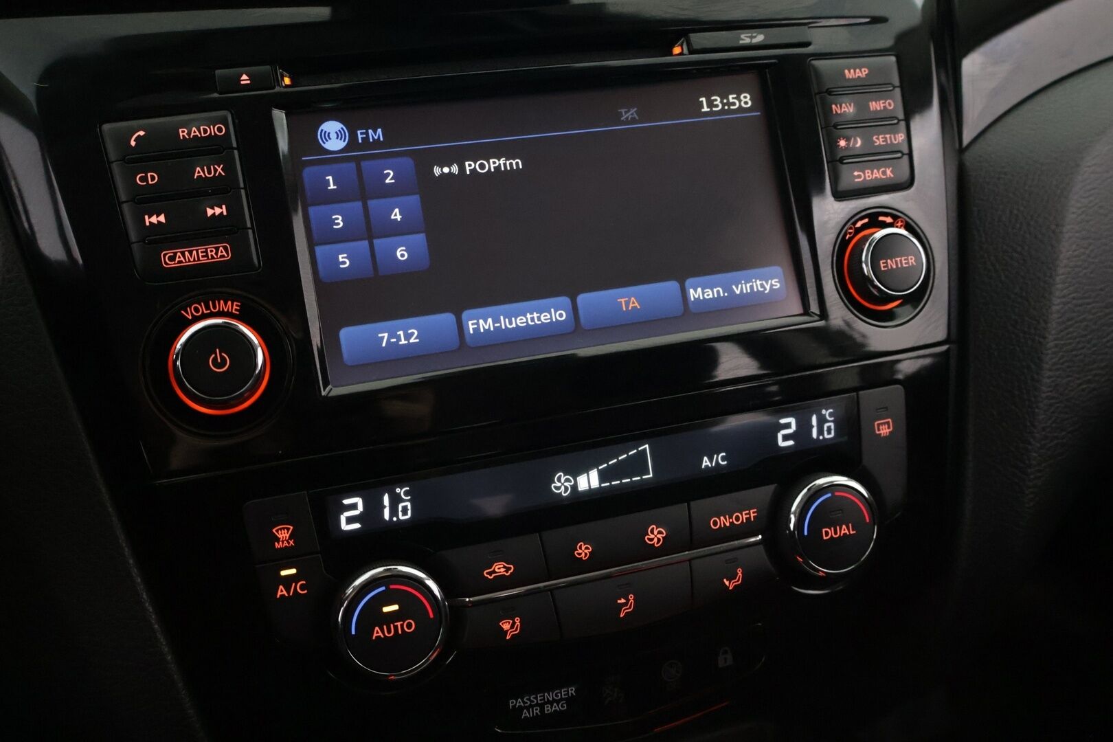 Nissan Qashqai 2017 DIG-T 115 N-Connecta 2WD 6M/T - Suomi-auto | 360-Kamera | Vetokoukku | Tutkat | Vakkari | Lohko | Keyless | 2x Renkaat