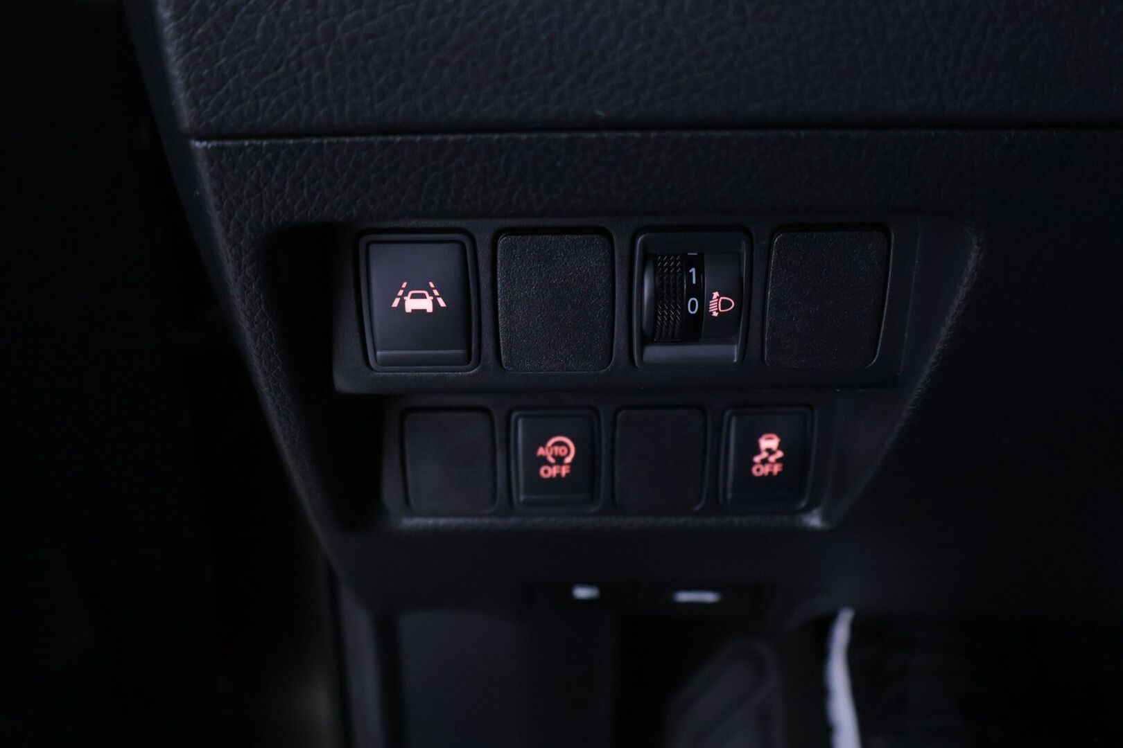 Nissan Qashqai 2017 DIG-T 115 N-Connecta 2WD 6M/T - Suomi-auto | 360-Kamera | Vetokoukku | Tutkat | Vakkari | Lohko | Keyless | 2x Renkaat
