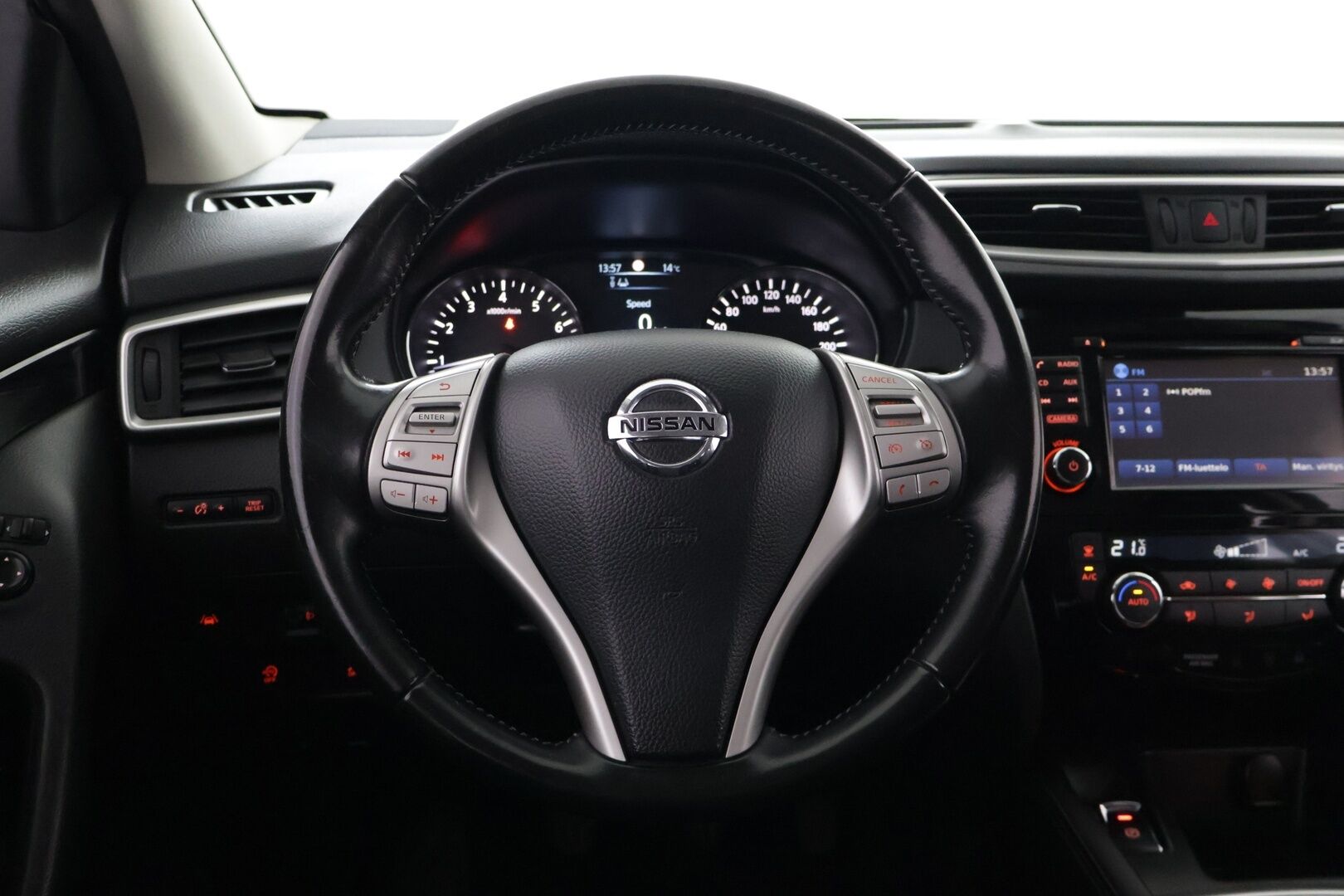 Nissan Qashqai 2017 DIG-T 115 N-Connecta 2WD 6M/T - Suomi-auto | 360-Kamera | Vetokoukku | Tutkat | Vakkari | Lohko | Keyless | 2x Renkaat