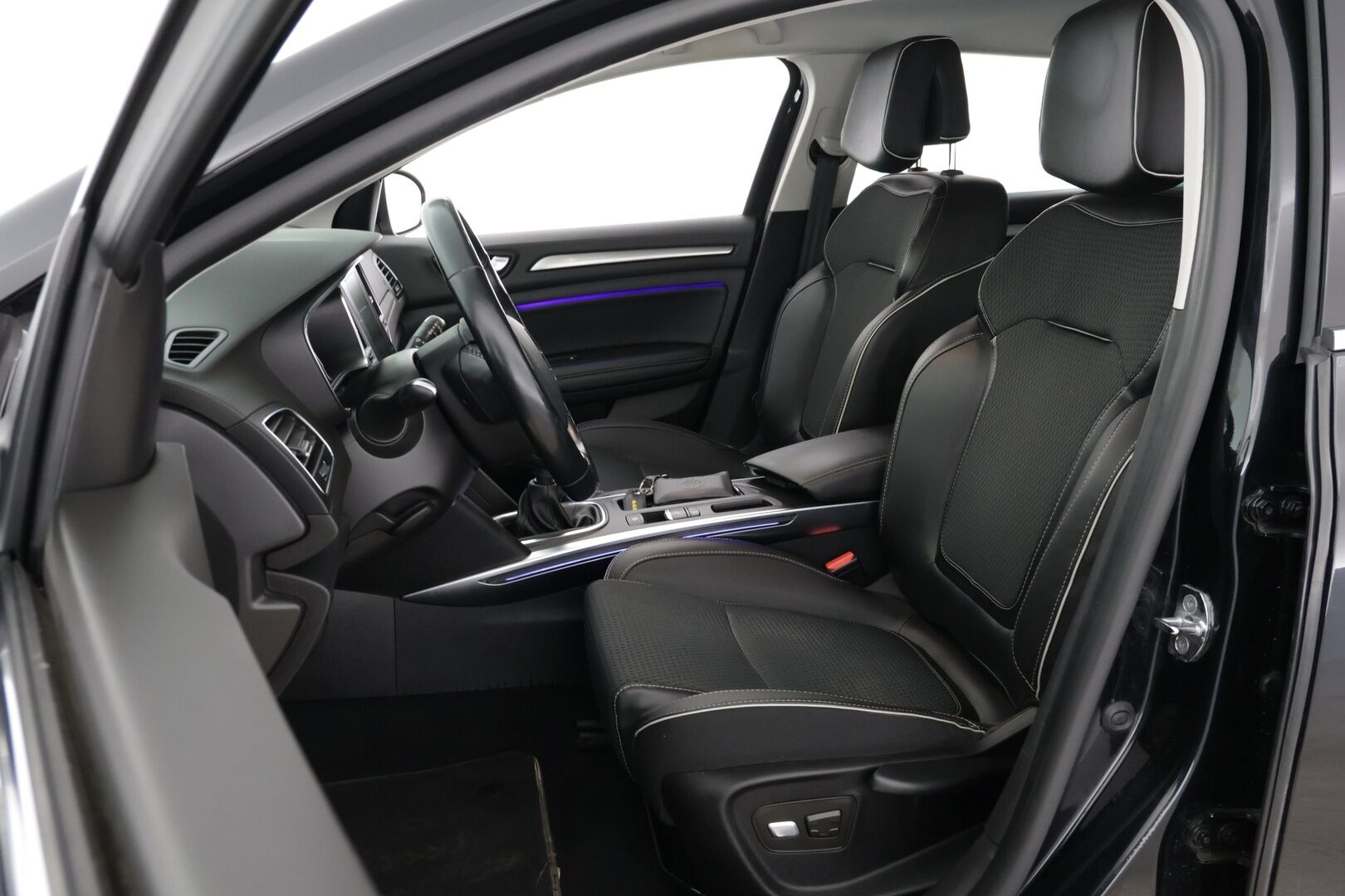 Renault Megane 2017 Sport Tourer Energy TCe 130 Bose / Suomi-auto / Bose / Avaimeton kulku / Navi / Hieronta