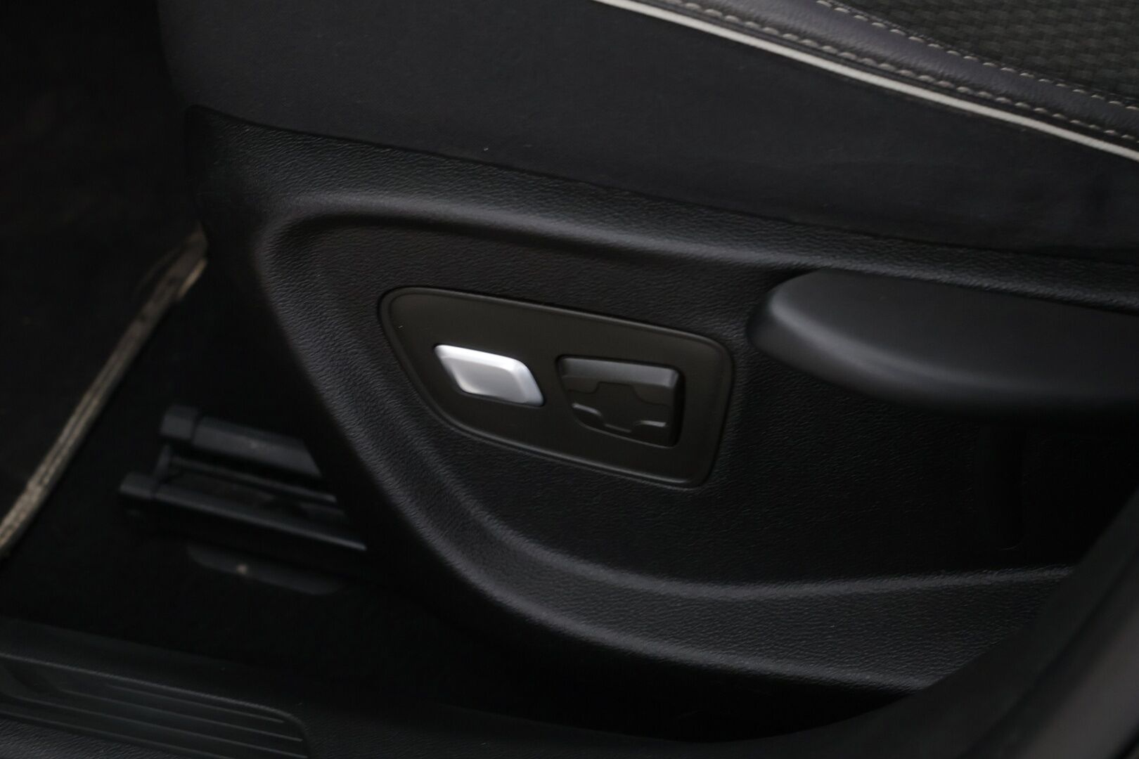 Renault Megane 2017 Sport Tourer Energy TCe 130 Bose / Suomi-auto / Bose / Avaimeton kulku / Navi / Hieronta